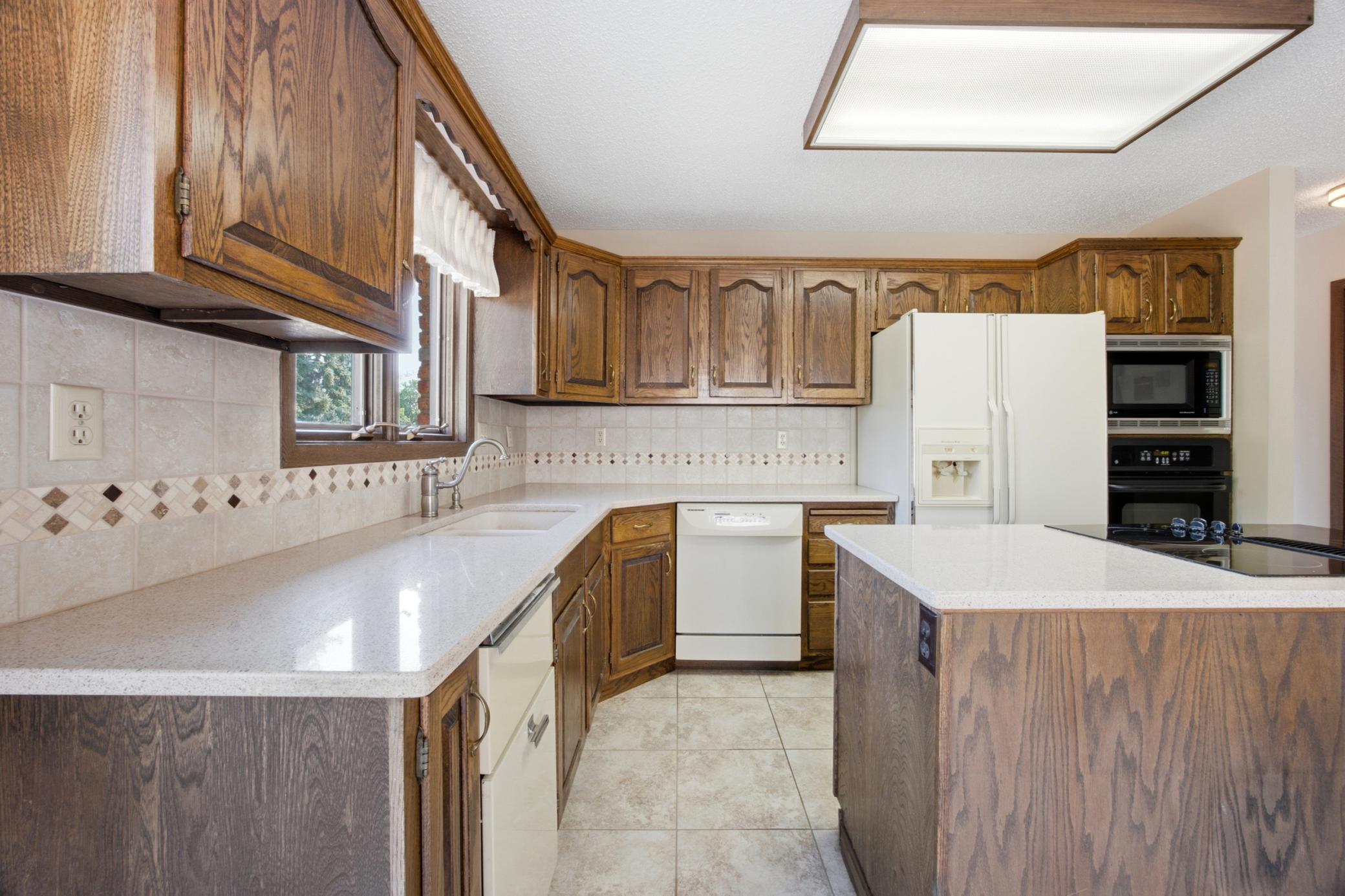 120 Prairiewood Drive S, Fargo ND 58103 - Photo 8 of 43