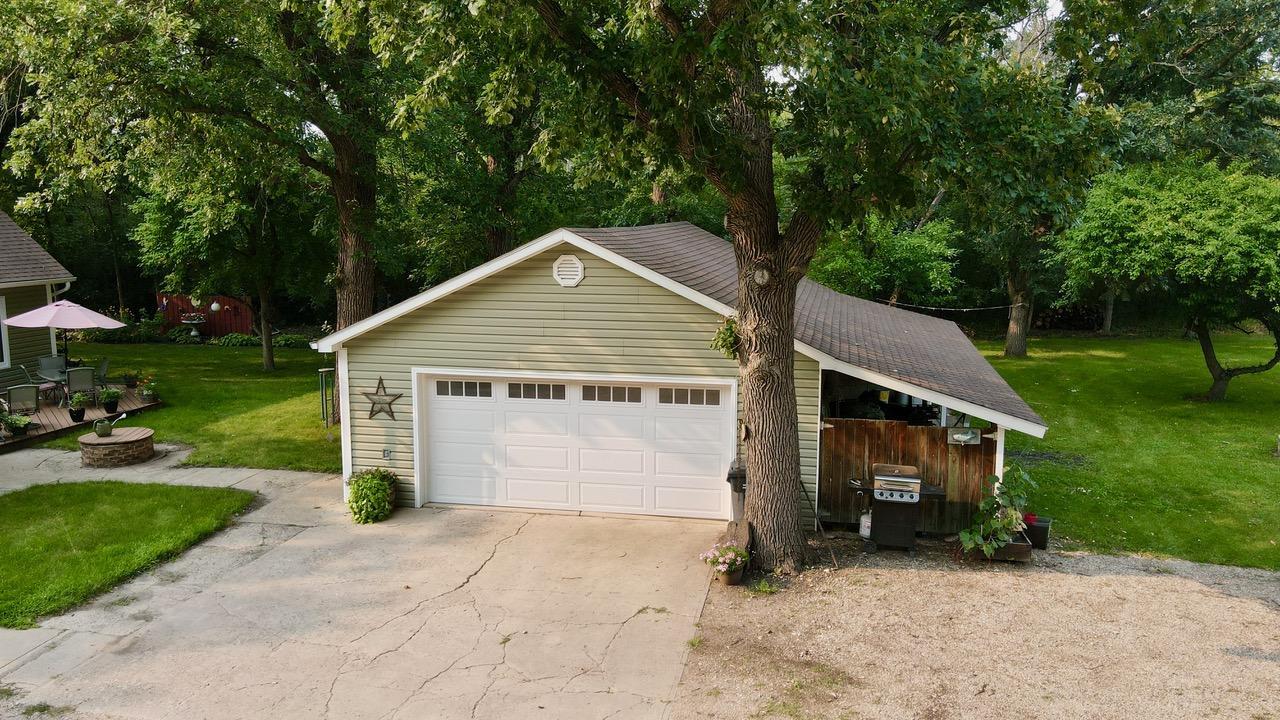 1917 single family home for sale at 17262 130th Avenue NE in Thief River Falls, MN — 4 bed, 3 bath (photo 4 of 56)