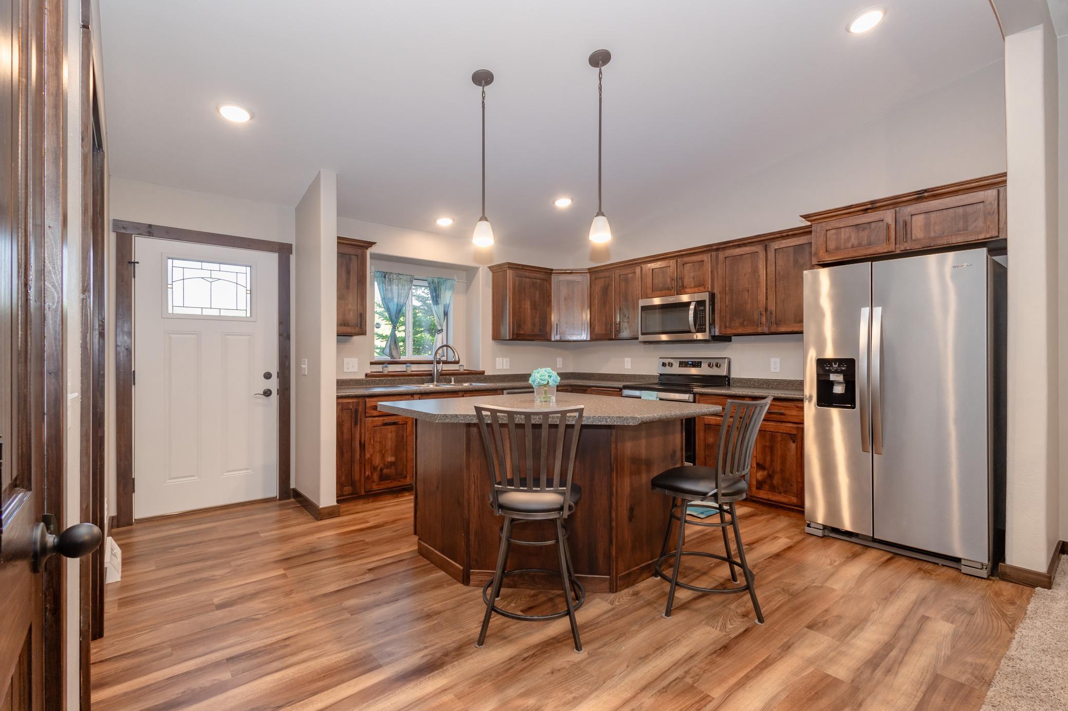 2021 home for sale at 92 Birch Avenue in Alexandria, MN — 2 bed, 2 bath (photo 3 of 27)