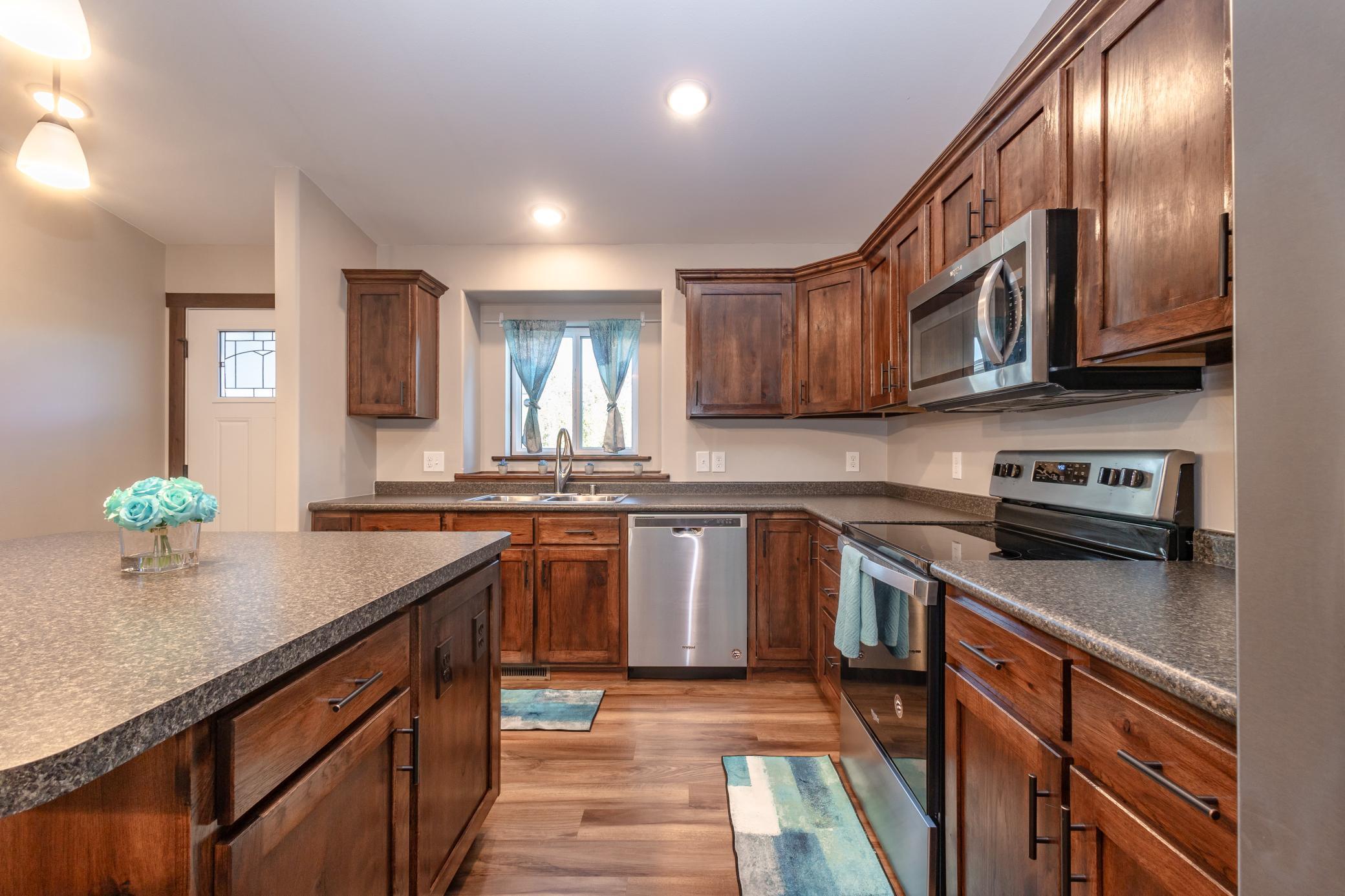 2021 home for sale at 92 Birch Avenue in Alexandria, MN — 2 bed, 2 bath (photo 5 of 27)