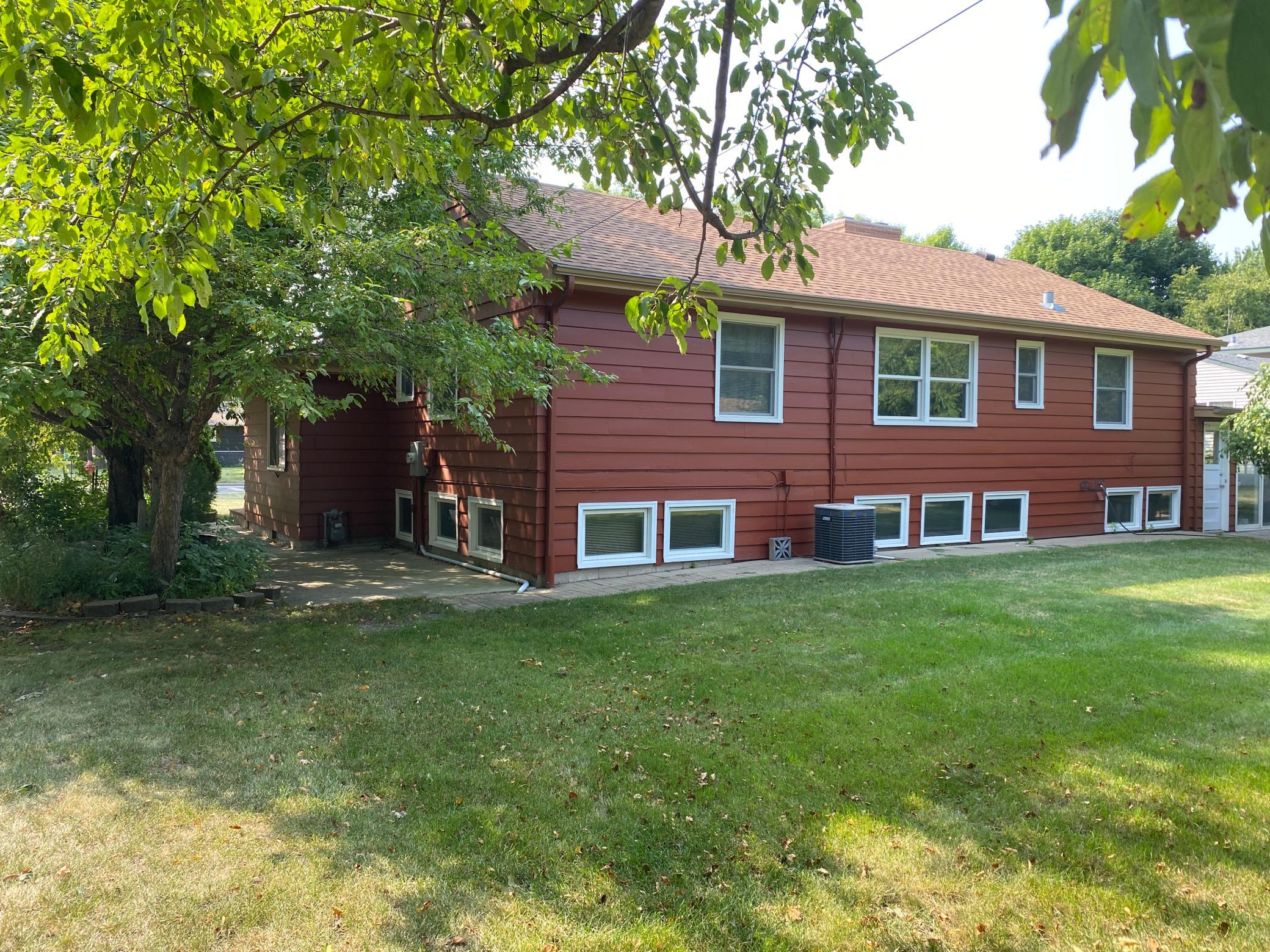 1963 single family home for sale at 1119 Lake Street in Alexandria, MN — 4 bed, 3 bath (photo 4 of 27)