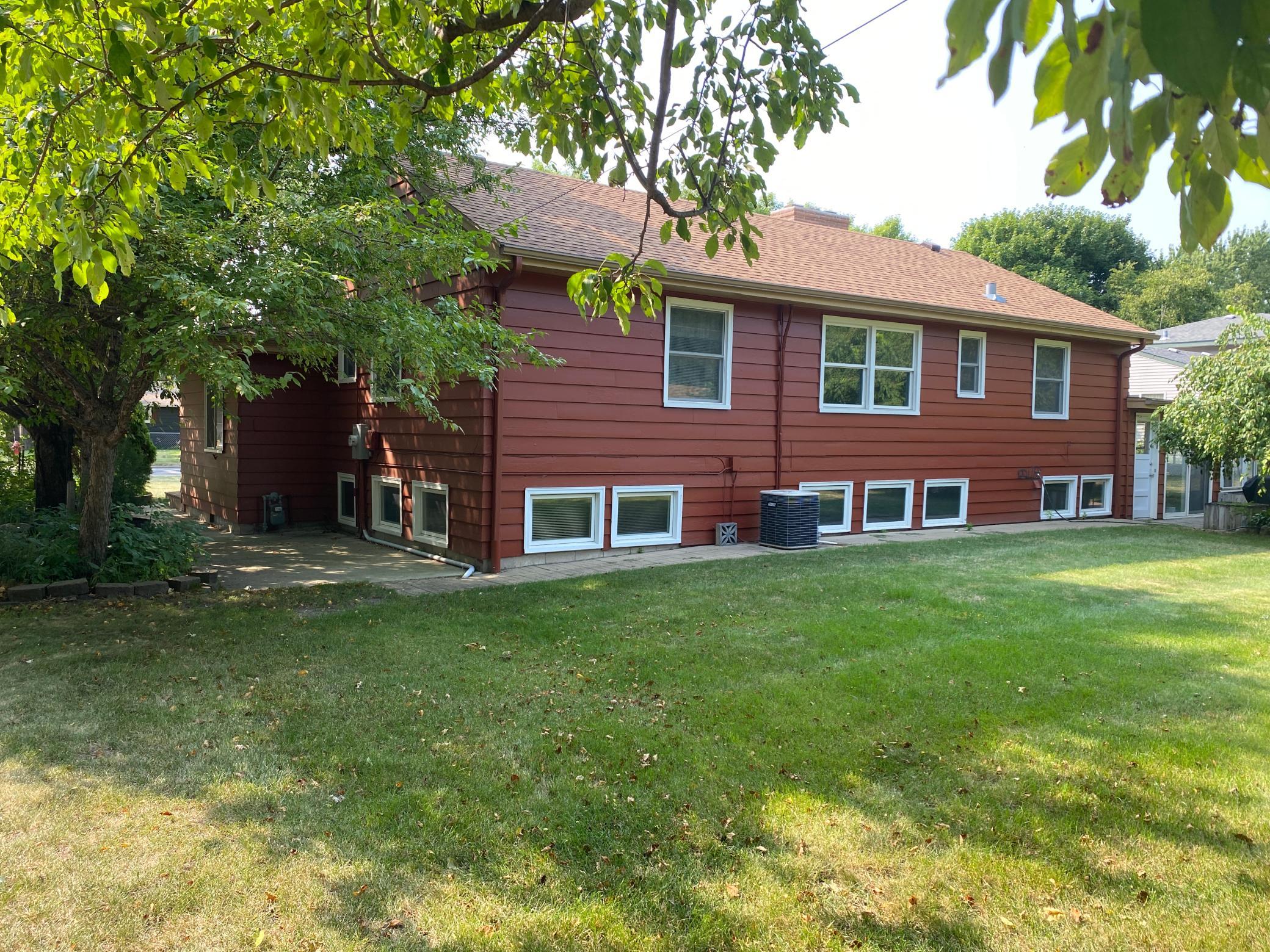 1963 single family home for sale at 1119 Lake Street in Alexandria, MN — 4 bed, 3 bath (photo 5 of 27)