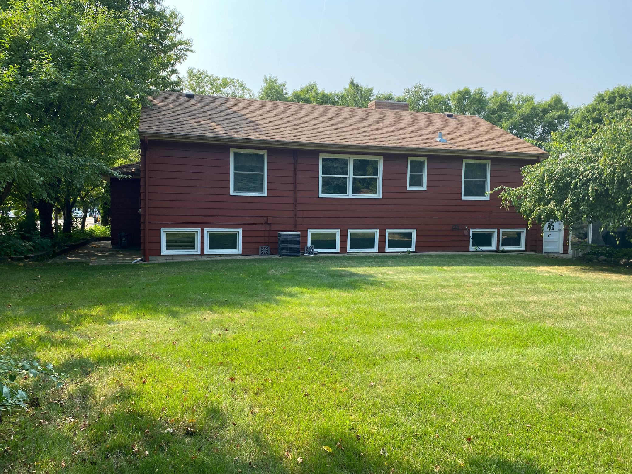 1963 single family home for sale at 1119 Lake Street in Alexandria, MN — 4 bed, 3 bath (photo 6 of 27)