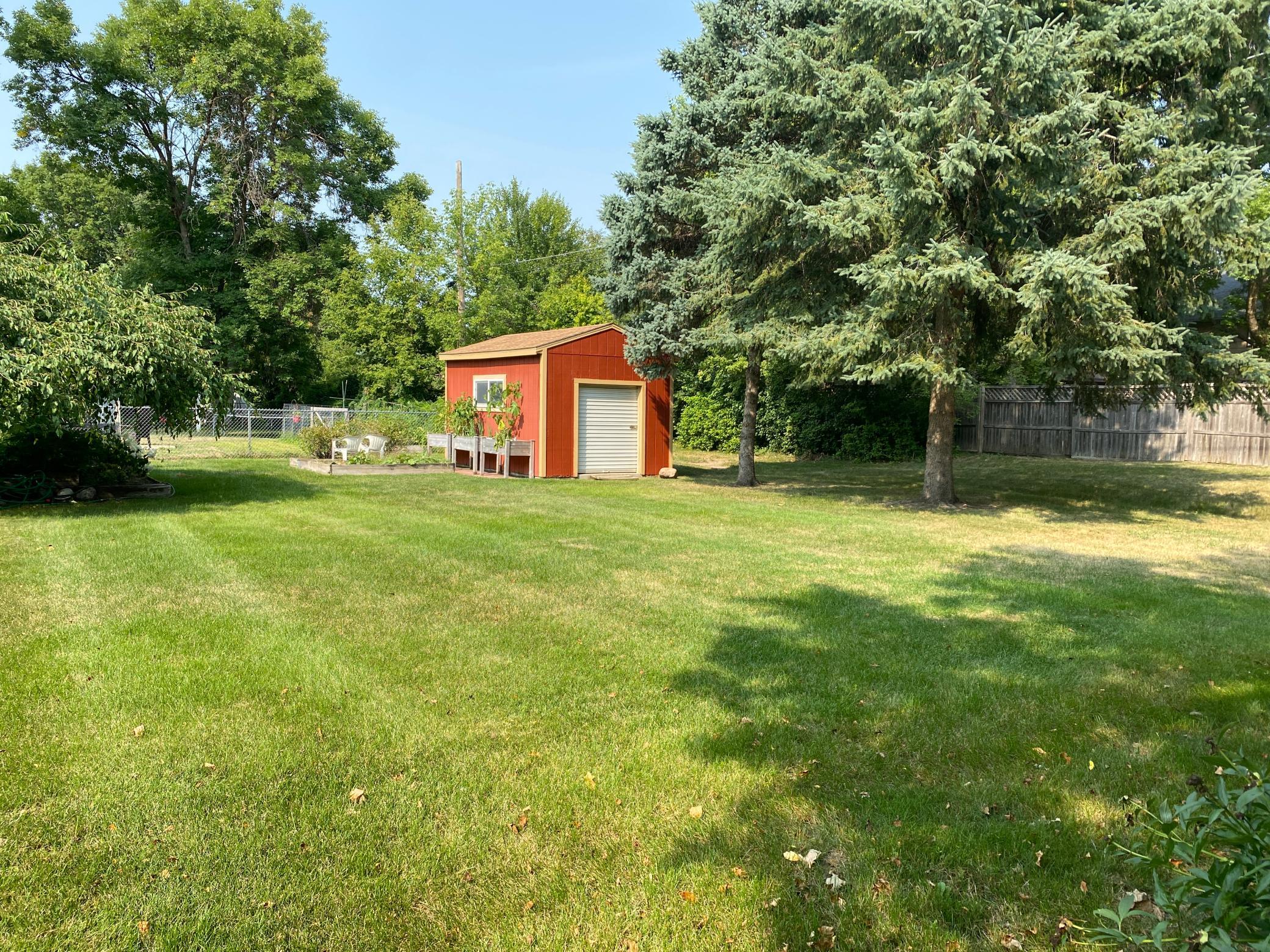 1963 single family home for sale at 1119 Lake Street in Alexandria, MN — 4 bed, 3 bath (photo 7 of 27)