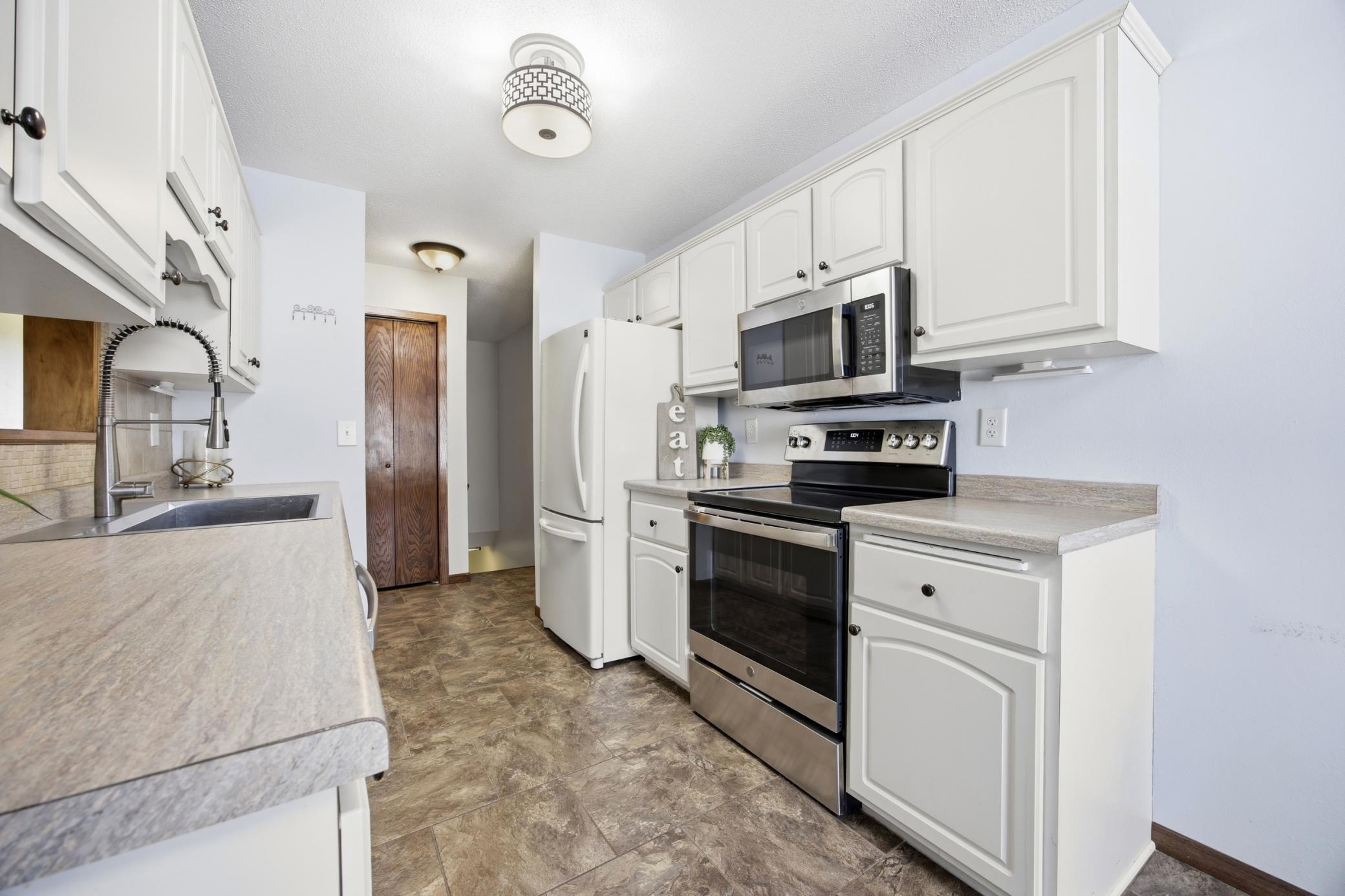 2440 15 Street S, Unit Unit B104, Fargo ND 58103 - Photo 7 of 28