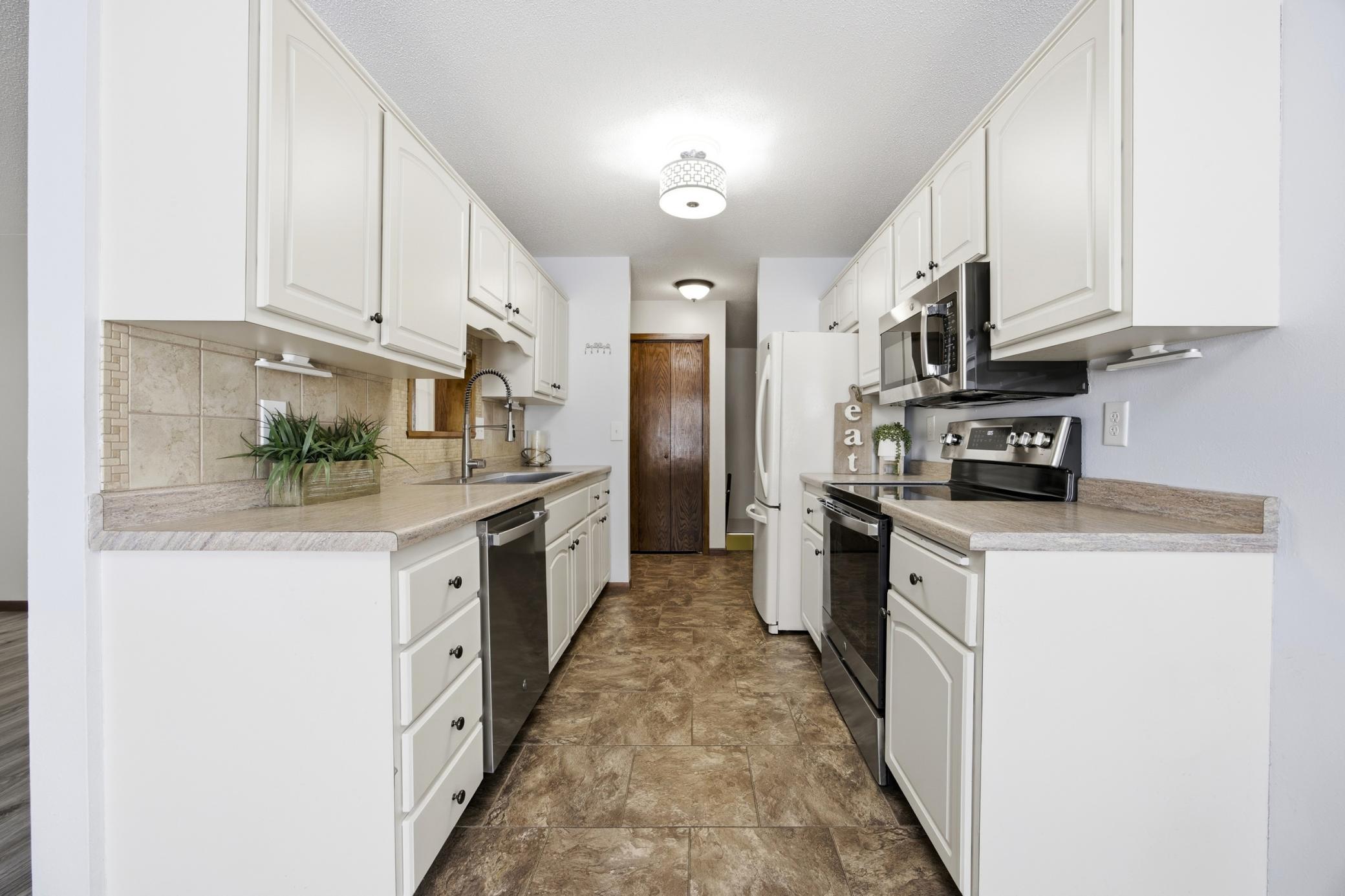 2440 15 Street S, Unit Unit B104, Fargo ND 58103 - Photo 8 of 28