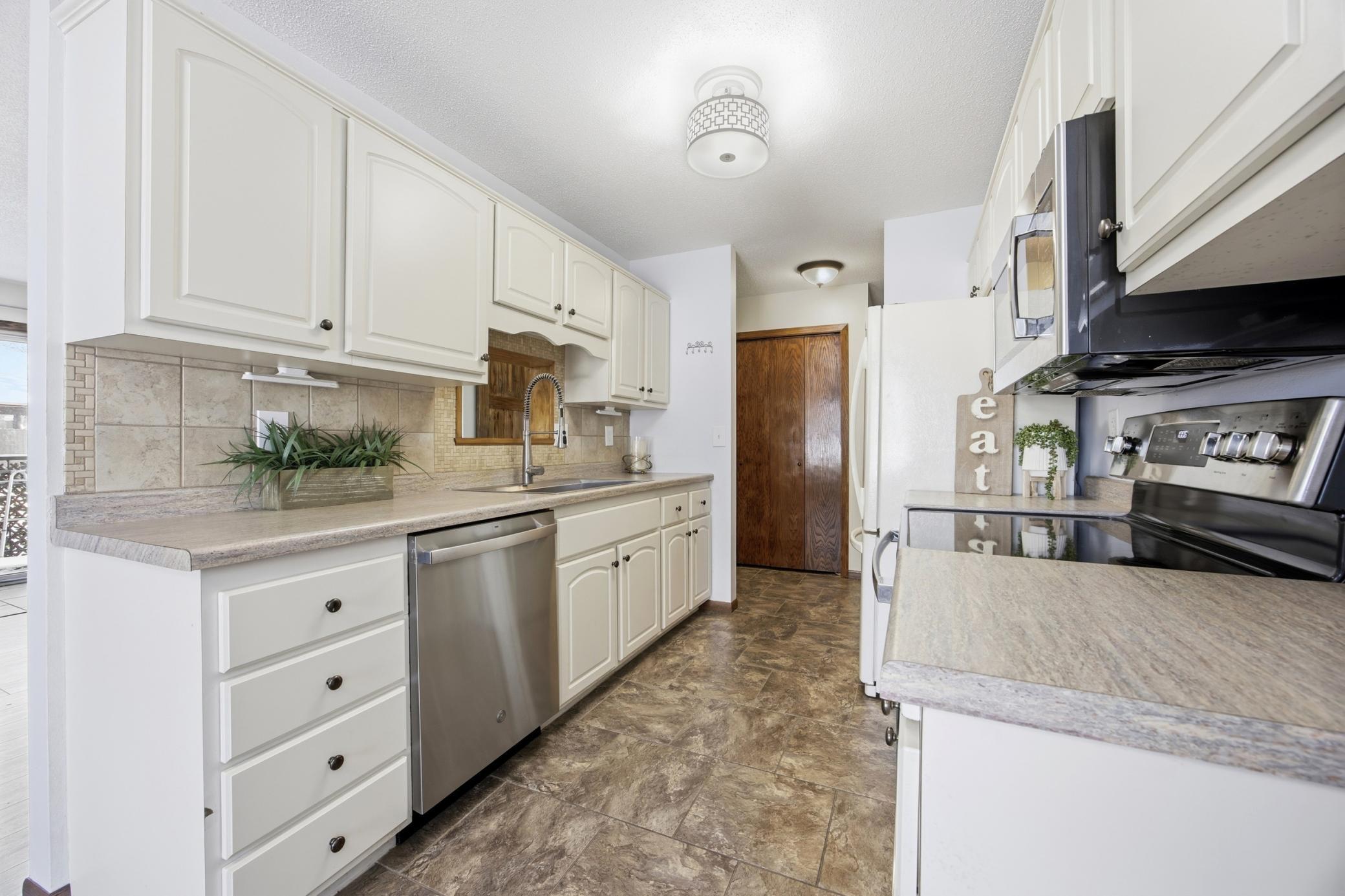2440 15 Street S, Unit Unit B104, Fargo ND 58103 - Photo 9 of 28
