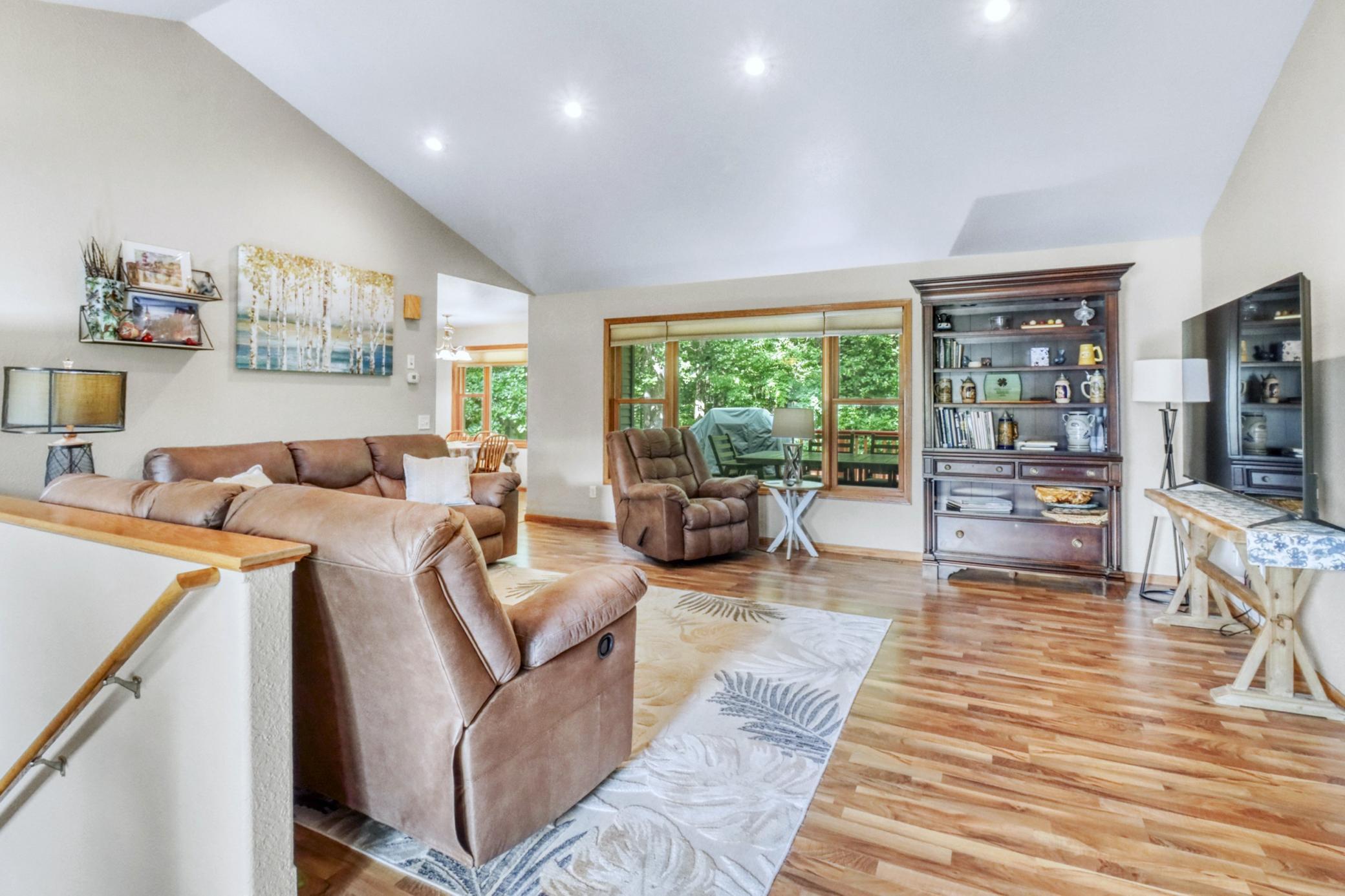 2007 single family home for sale at 1084 Timber Drive in Detroit Lakes, MN — 5 bed, 3 bath (photo 11 of 63)