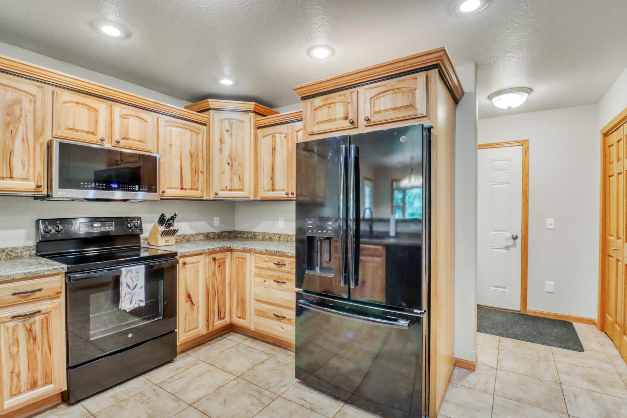 2007 single family home for sale at 1084 Timber Drive in Detroit Lakes, MN — 5 bed, 3 bath (photo 15 of 63)
