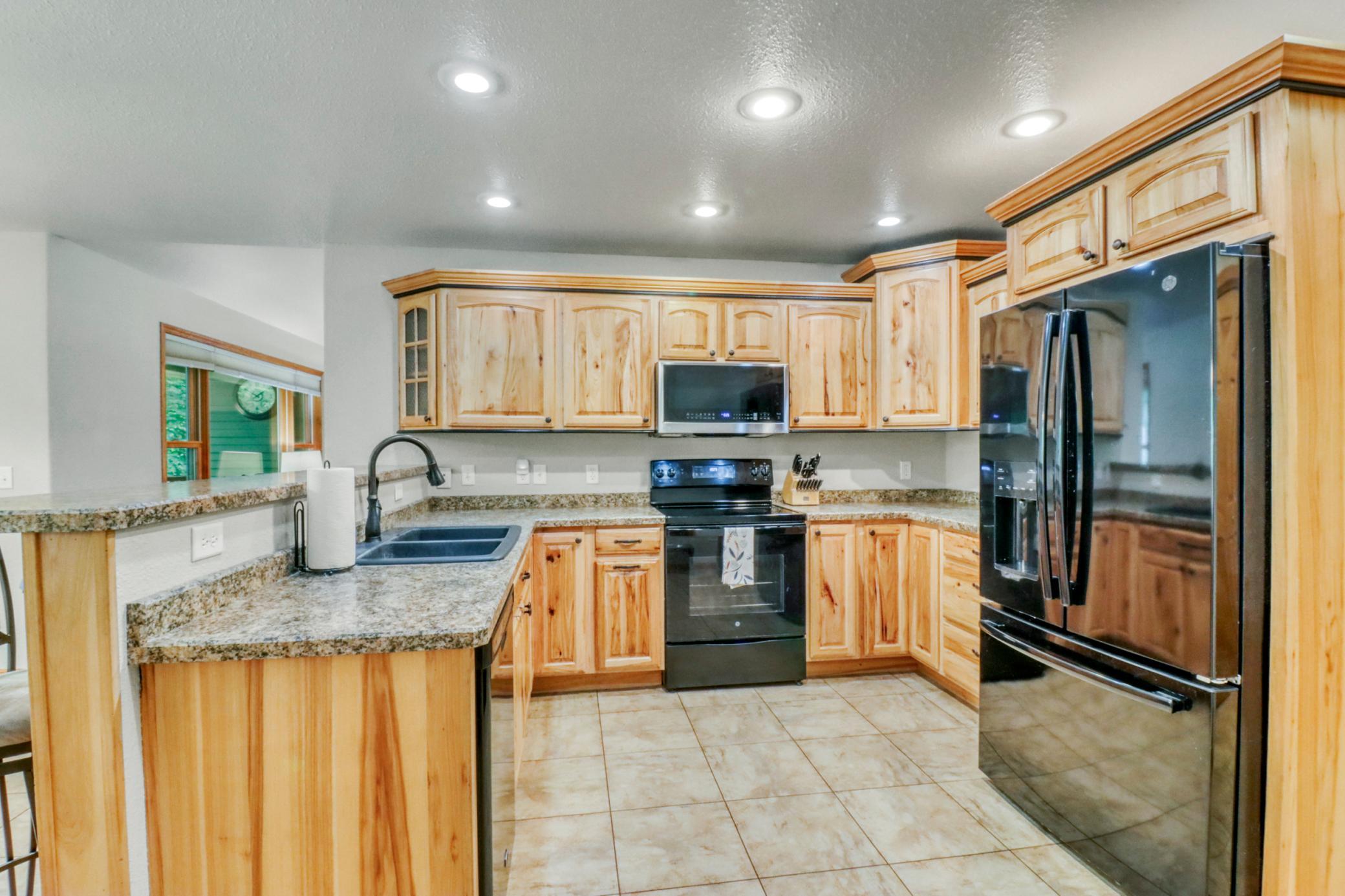 2007 single family home for sale at 1084 Timber Drive in Detroit Lakes, MN — 5 bed, 3 bath (photo 16 of 63)