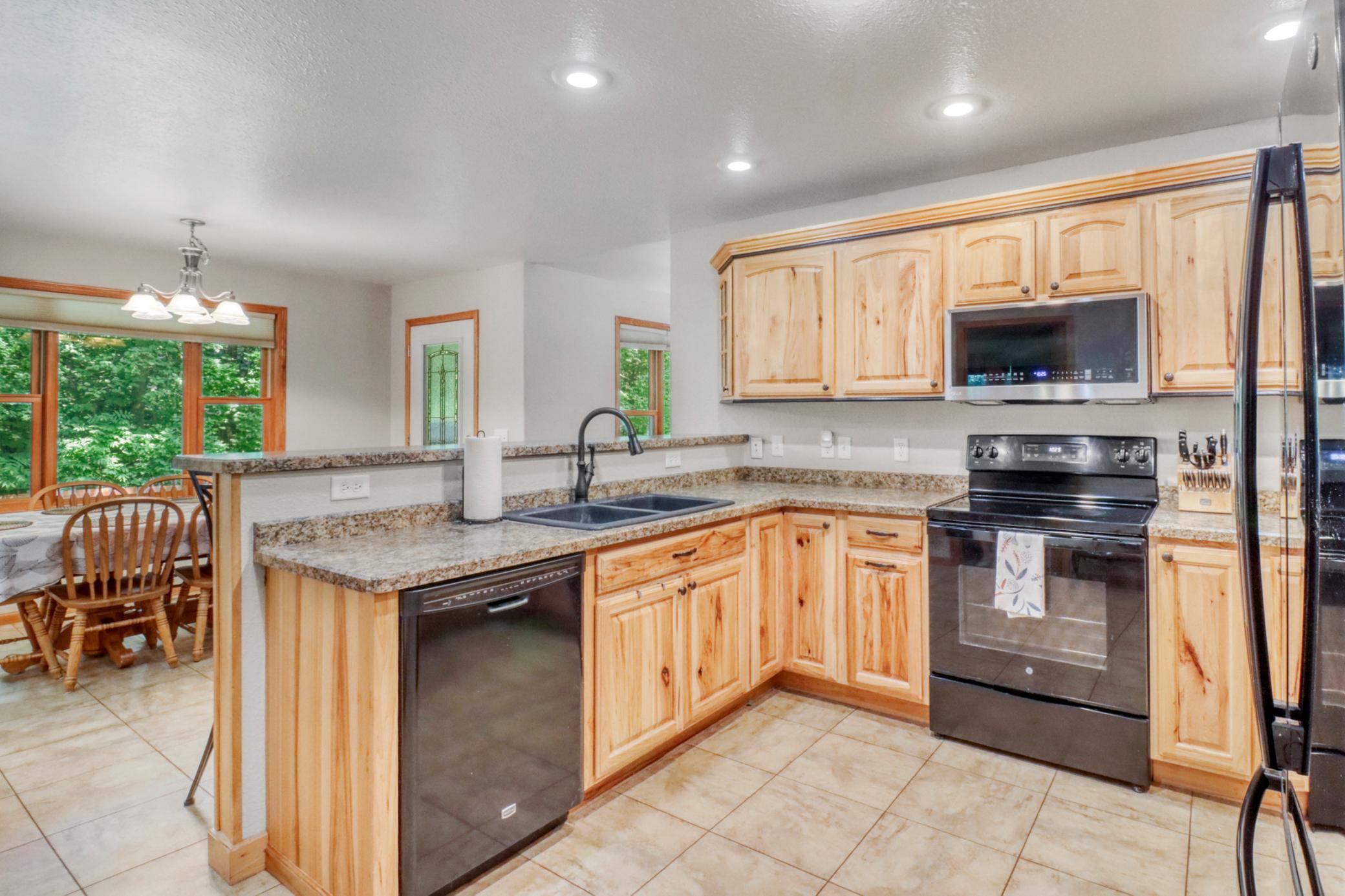 2007 single family home for sale at 1084 Timber Drive in Detroit Lakes, MN — 5 bed, 3 bath (photo 17 of 63)