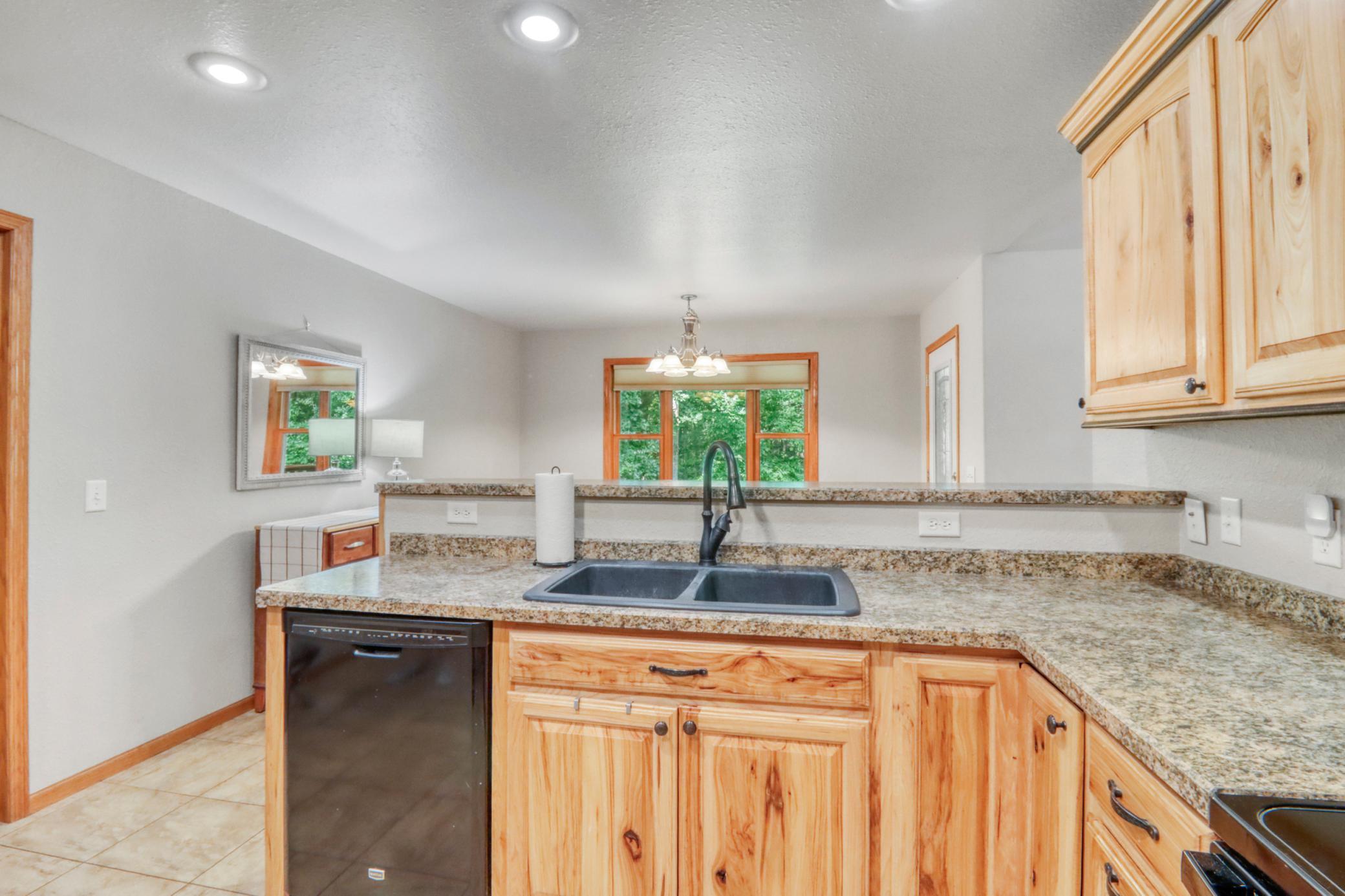 2007 single family home for sale at 1084 Timber Drive in Detroit Lakes, MN — 5 bed, 3 bath (photo 19 of 63)