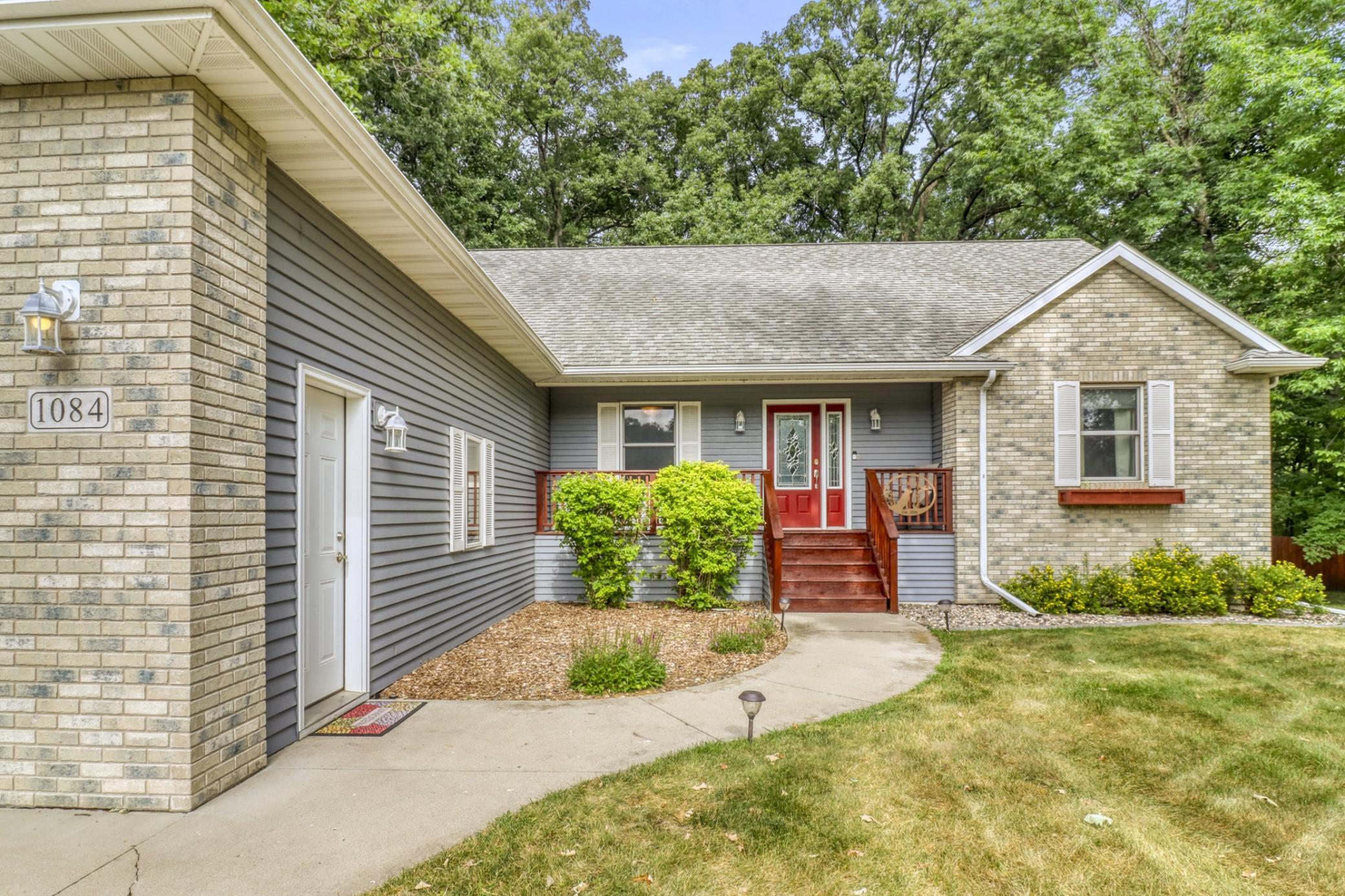 2007 single family home for sale at 1084 Timber Drive in Detroit Lakes, MN — 5 bed, 3 bath (photo 3 of 63)