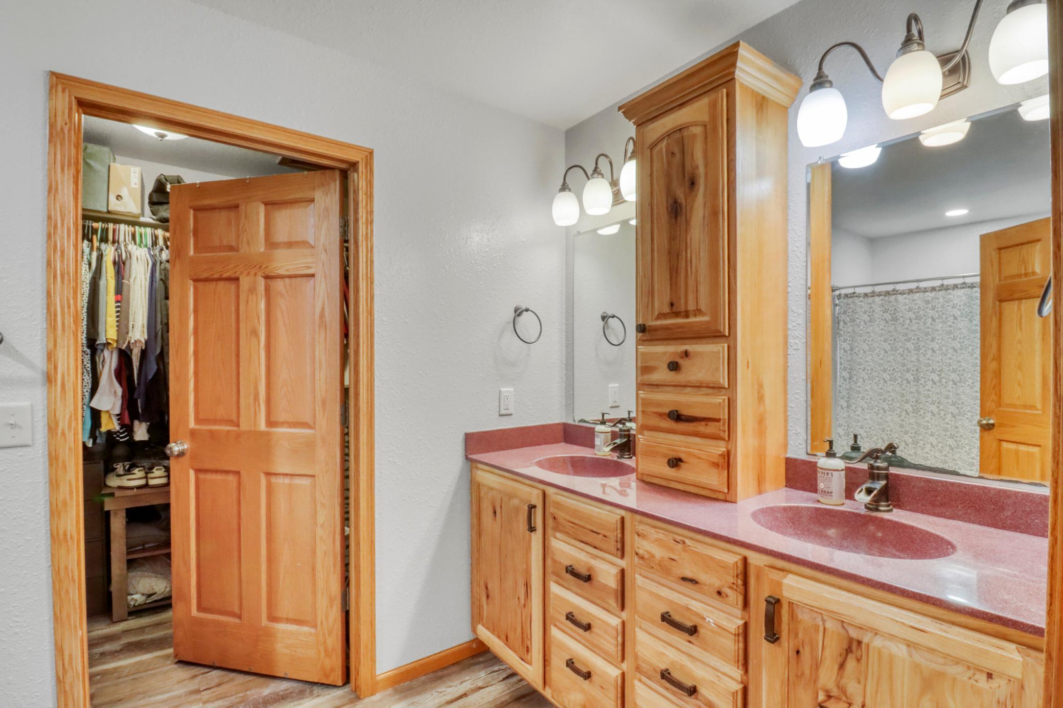 2007 single family home for sale at 1084 Timber Drive in Detroit Lakes, MN — 5 bed, 3 bath (photo 31 of 63)