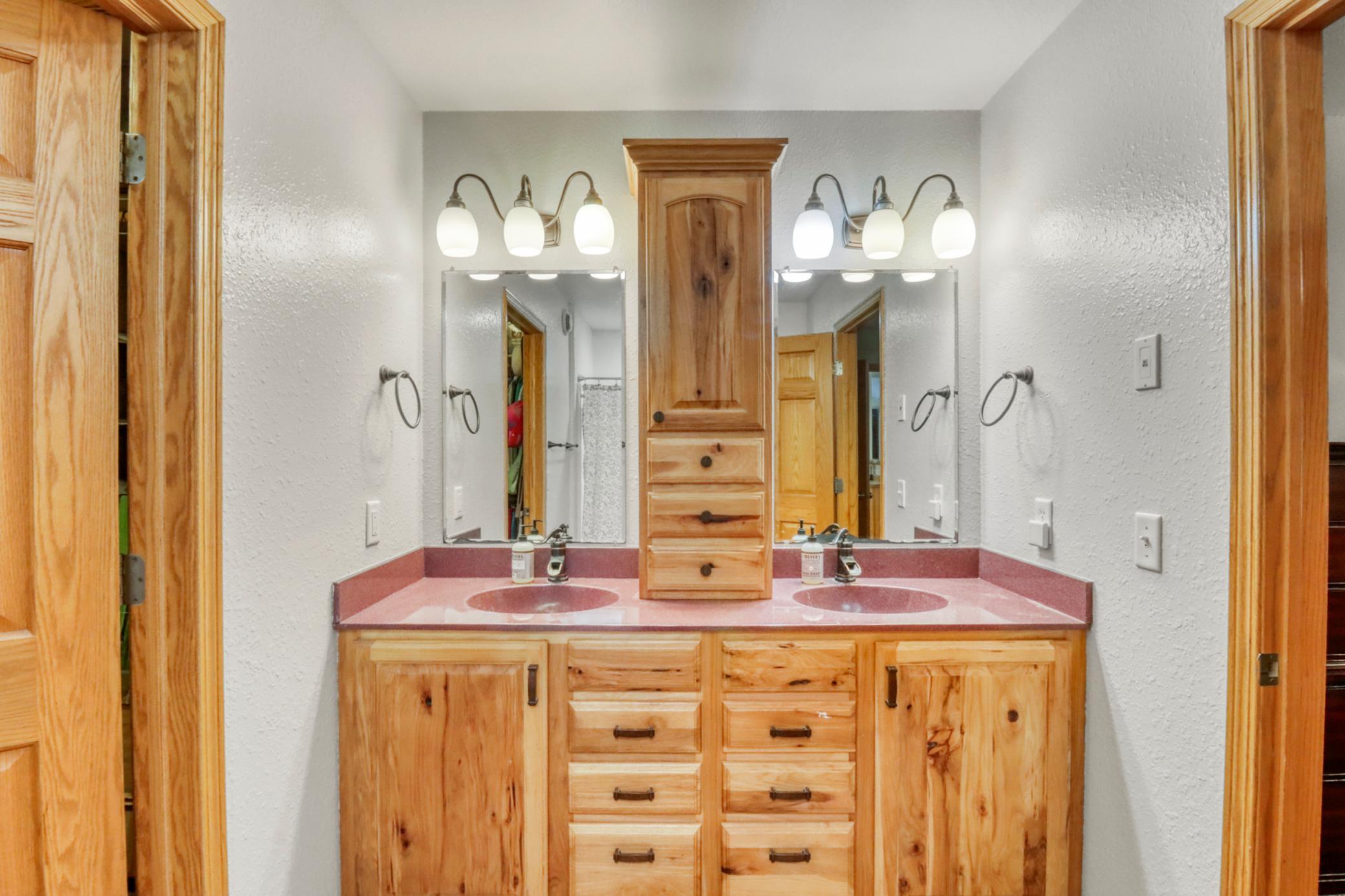 2007 single family home for sale at 1084 Timber Drive in Detroit Lakes, MN — 5 bed, 3 bath (photo 32 of 63)