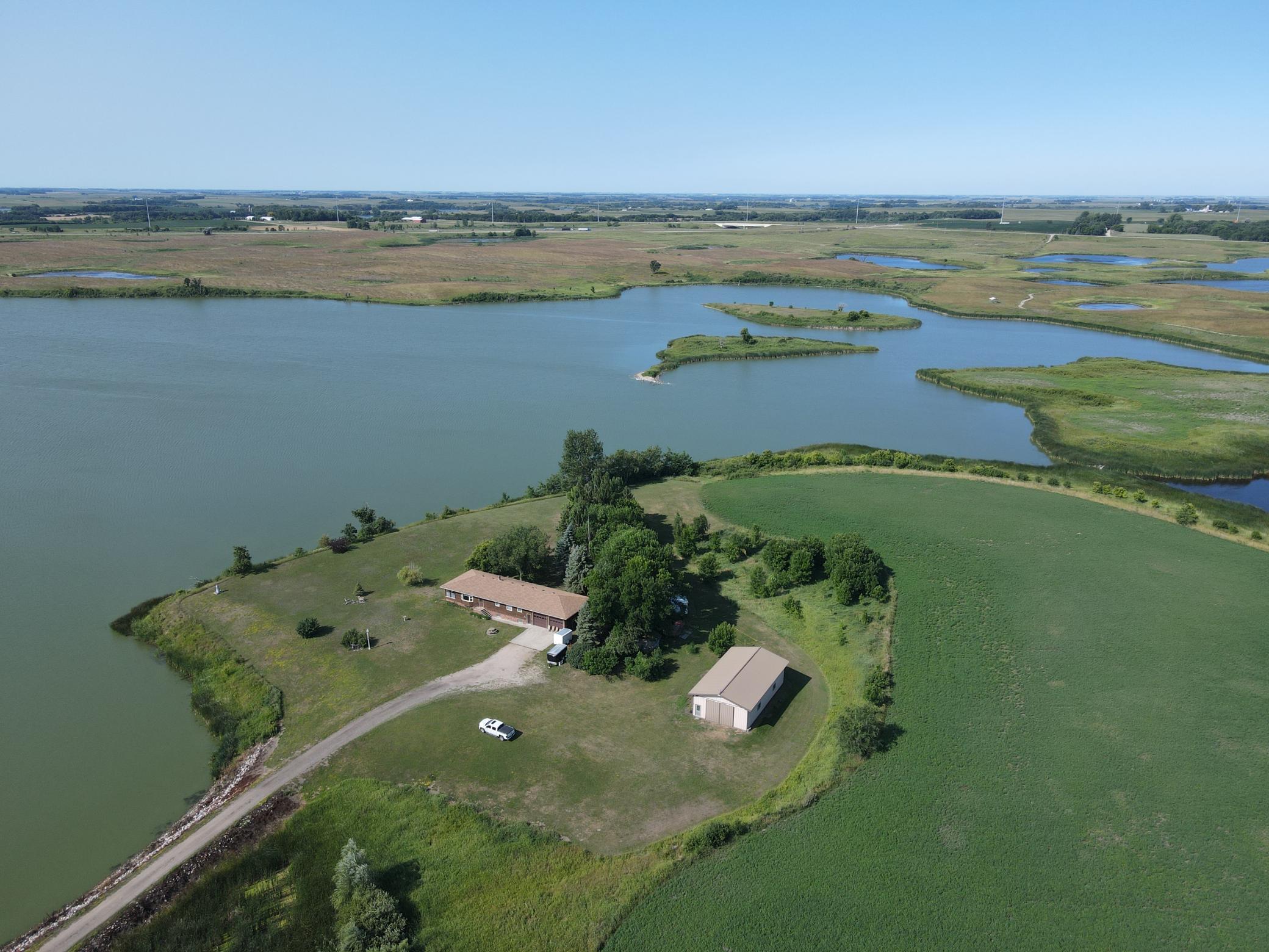 1986 single family home for sale at 2814 Pebble Lake Road in Fergus Falls, MN — 2 bed, 2 bath (photo 11 of 82)