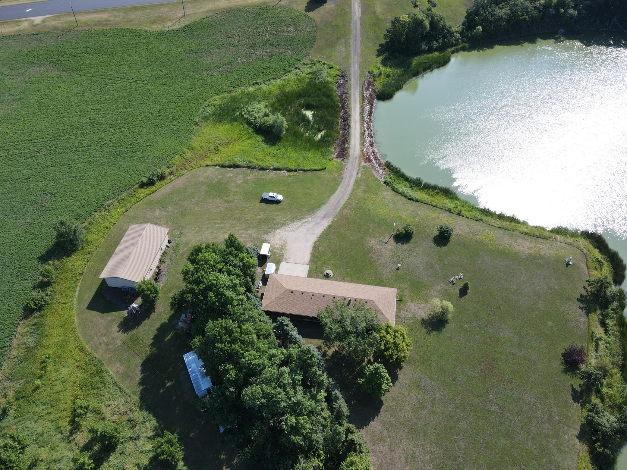 1986 single family home for sale at 2814 Pebble Lake Road in Fergus Falls, MN — 2 bed, 2 bath (photo 16 of 82)