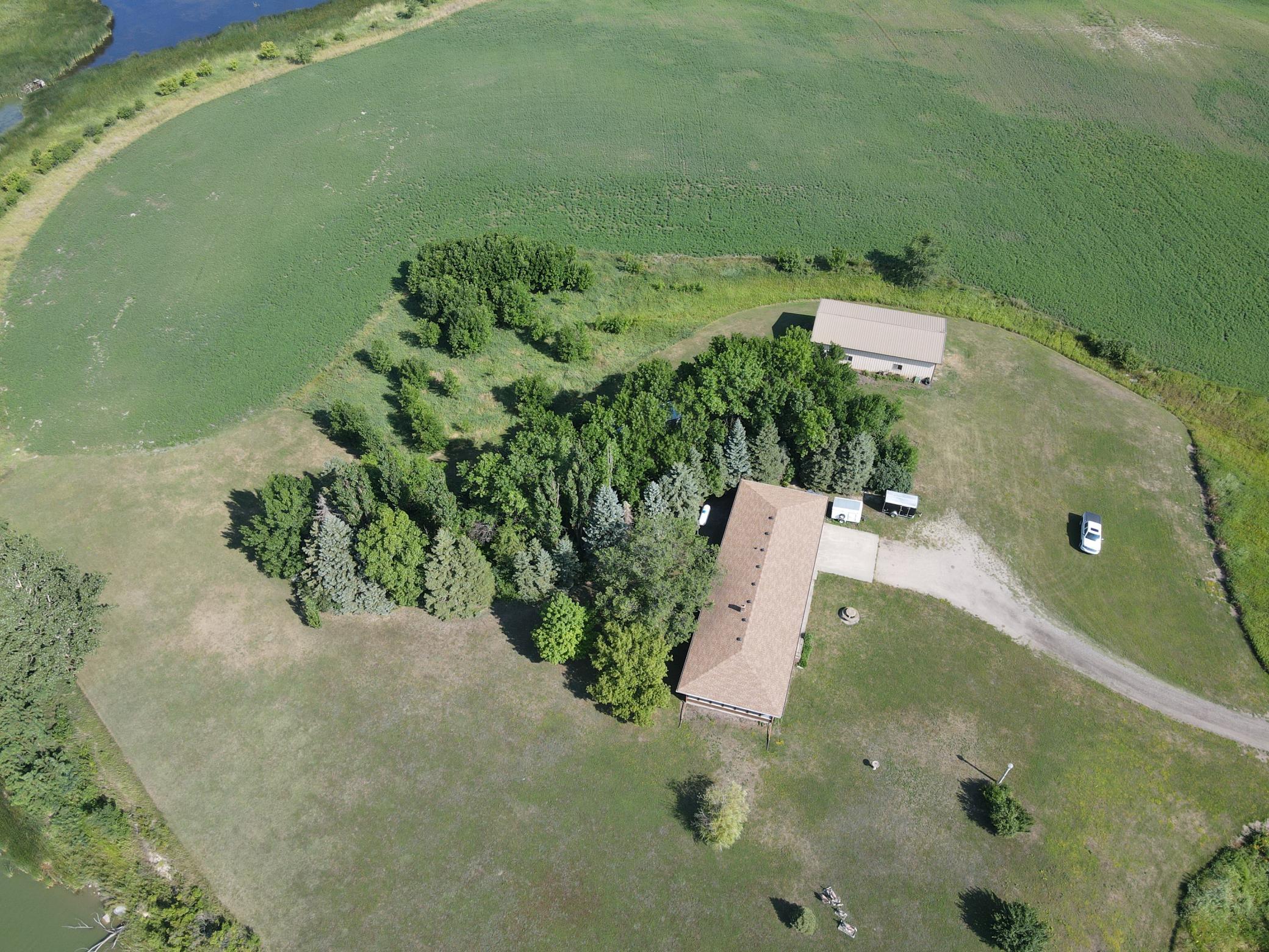 1986 single family home for sale at 2814 Pebble Lake Road in Fergus Falls, MN — 2 bed, 2 bath (photo 17 of 82)