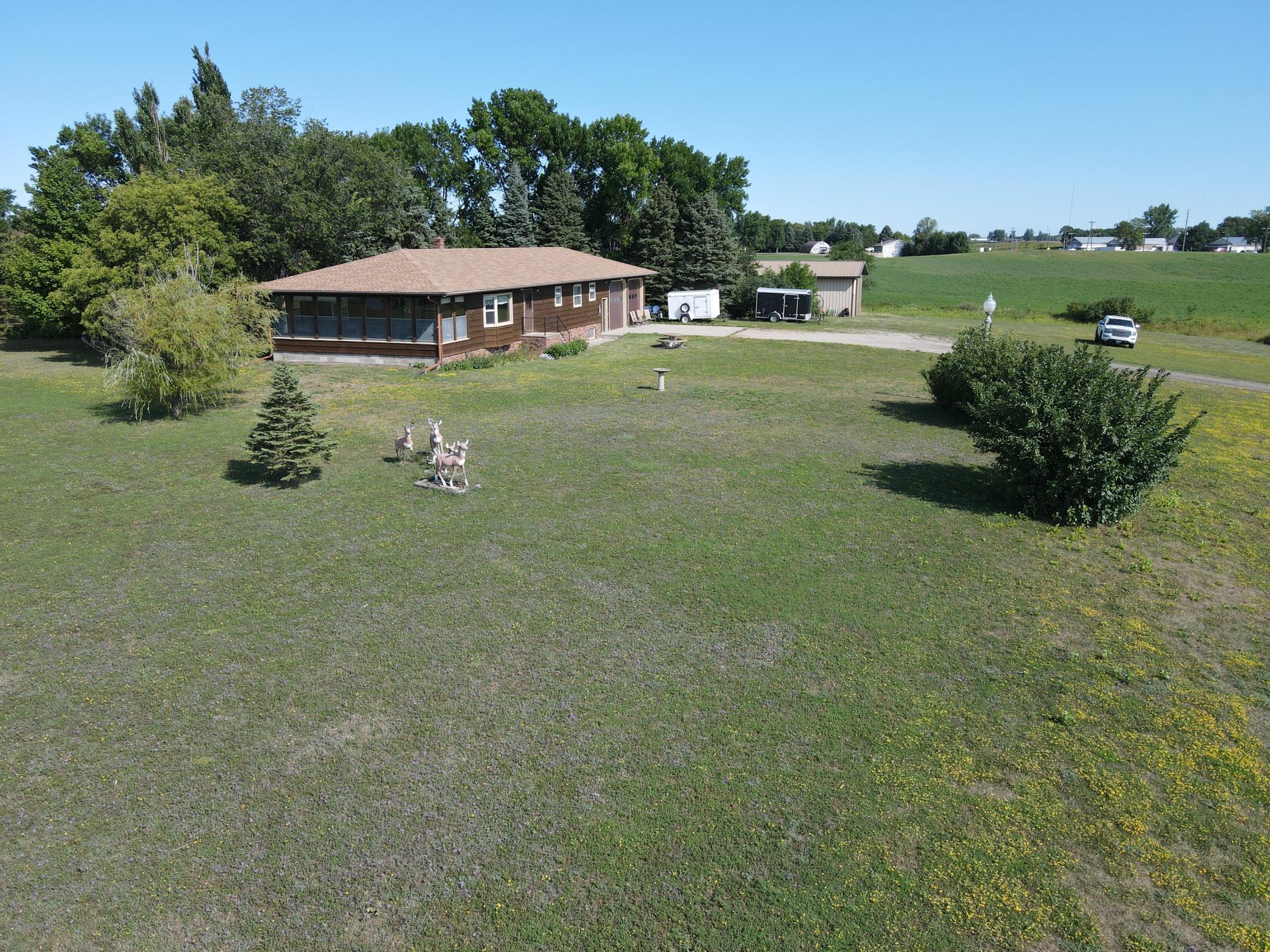 1986 single family home for sale at 2814 Pebble Lake Road in Fergus Falls, MN — 2 bed, 2 bath (photo 18 of 82)