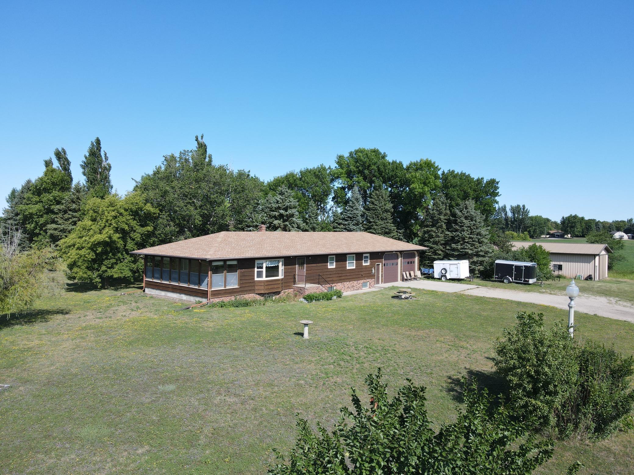 1986 single family home for sale at 2814 Pebble Lake Road in Fergus Falls, MN — 2 bed, 2 bath (photo 21 of 82)
