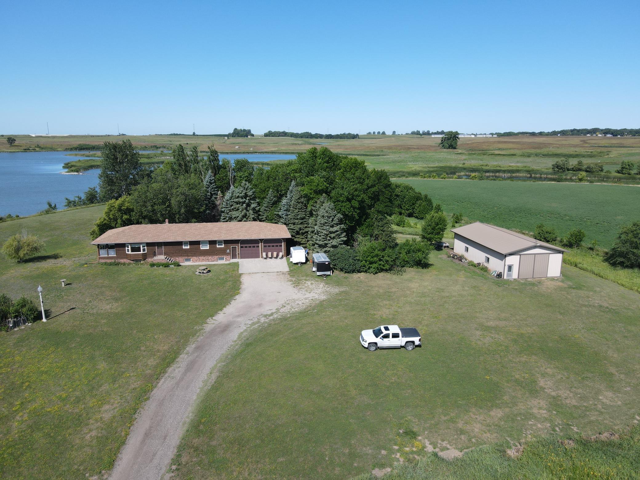 1986 single family home for sale at 2814 Pebble Lake Road in Fergus Falls, MN — 2 bed, 2 bath (photo 23 of 82)