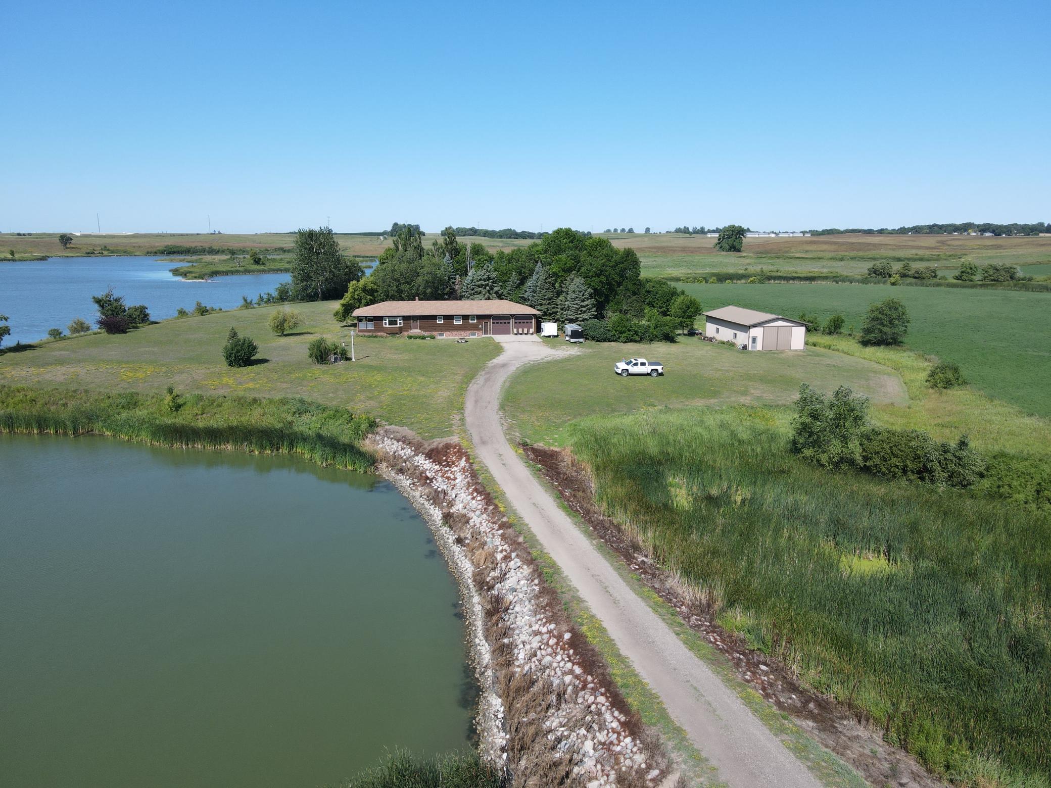 1986 single family home for sale at 2814 Pebble Lake Road in Fergus Falls, MN — 2 bed, 2 bath (photo 24 of 82)