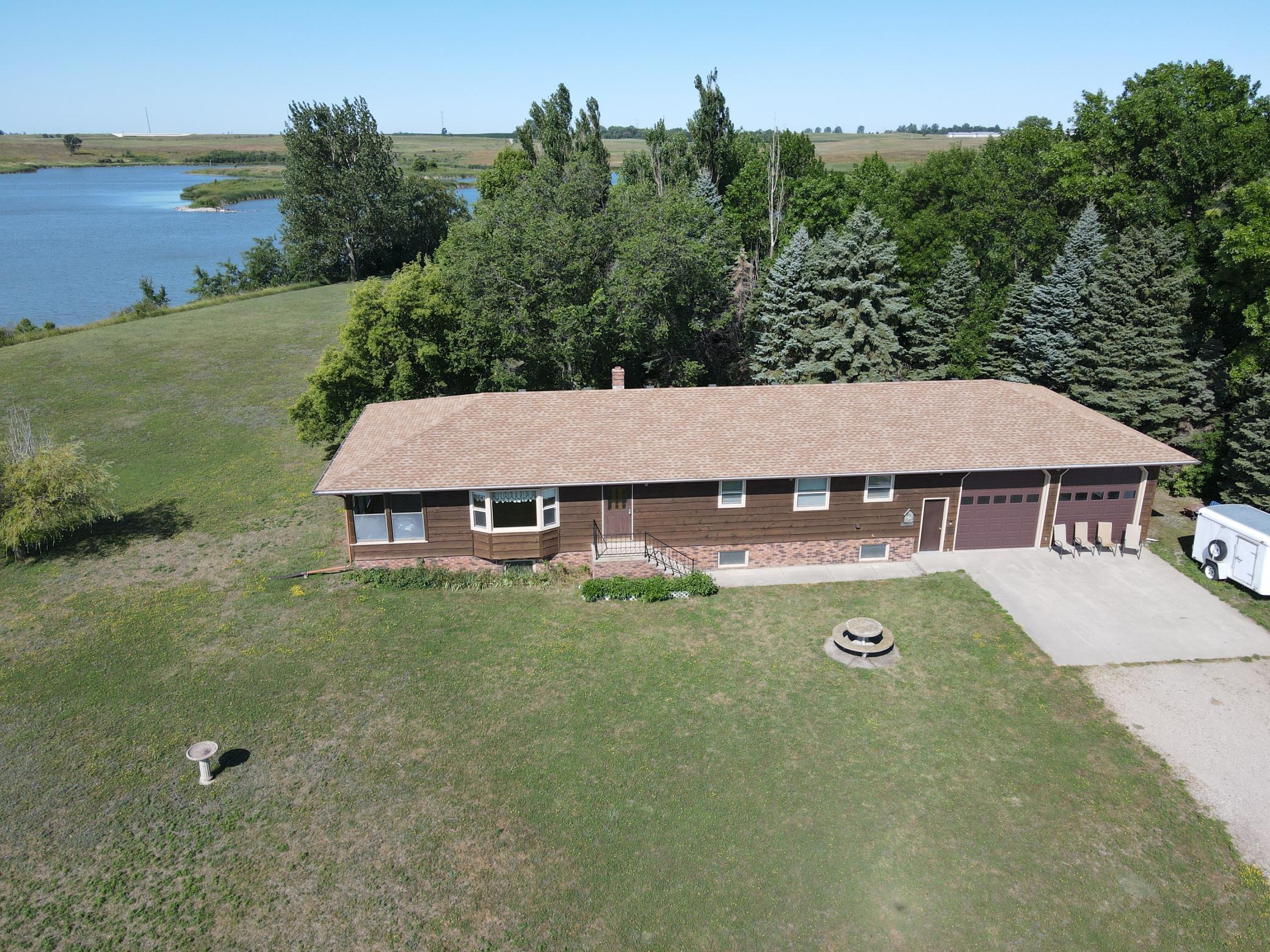 1986 single family home for sale at 2814 Pebble Lake Road in Fergus Falls, MN — 2 bed, 2 bath (photo 25 of 82)
