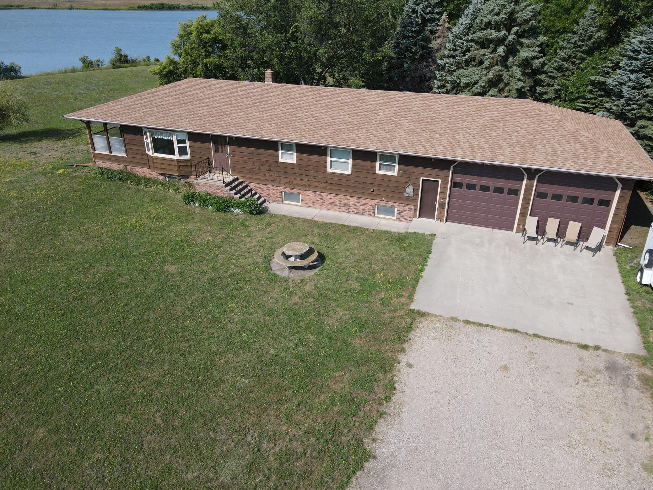 1986 single family home for sale at 2814 Pebble Lake Road in Fergus Falls, MN — 2 bed, 2 bath (photo 4 of 82)