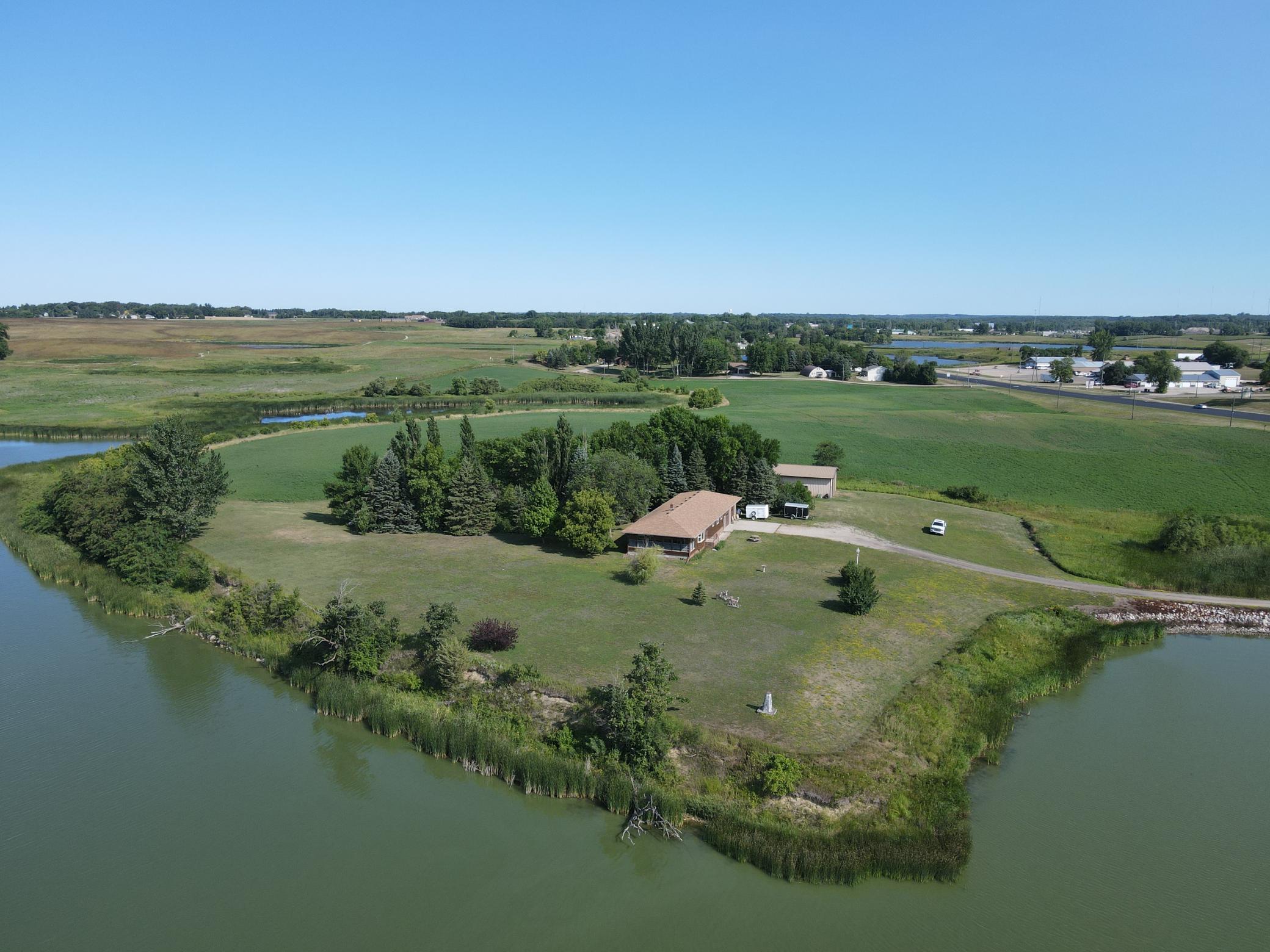 1986 single family home for sale at 2814 Pebble Lake Road in Fergus Falls, MN — 2 bed, 2 bath (photo 5 of 82)