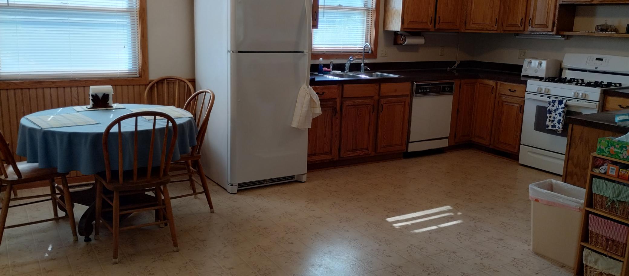 1986 single family home for sale at 2814 Pebble Lake Road in Fergus Falls, MN — 2 bed, 2 bath (photo 46 of 82)