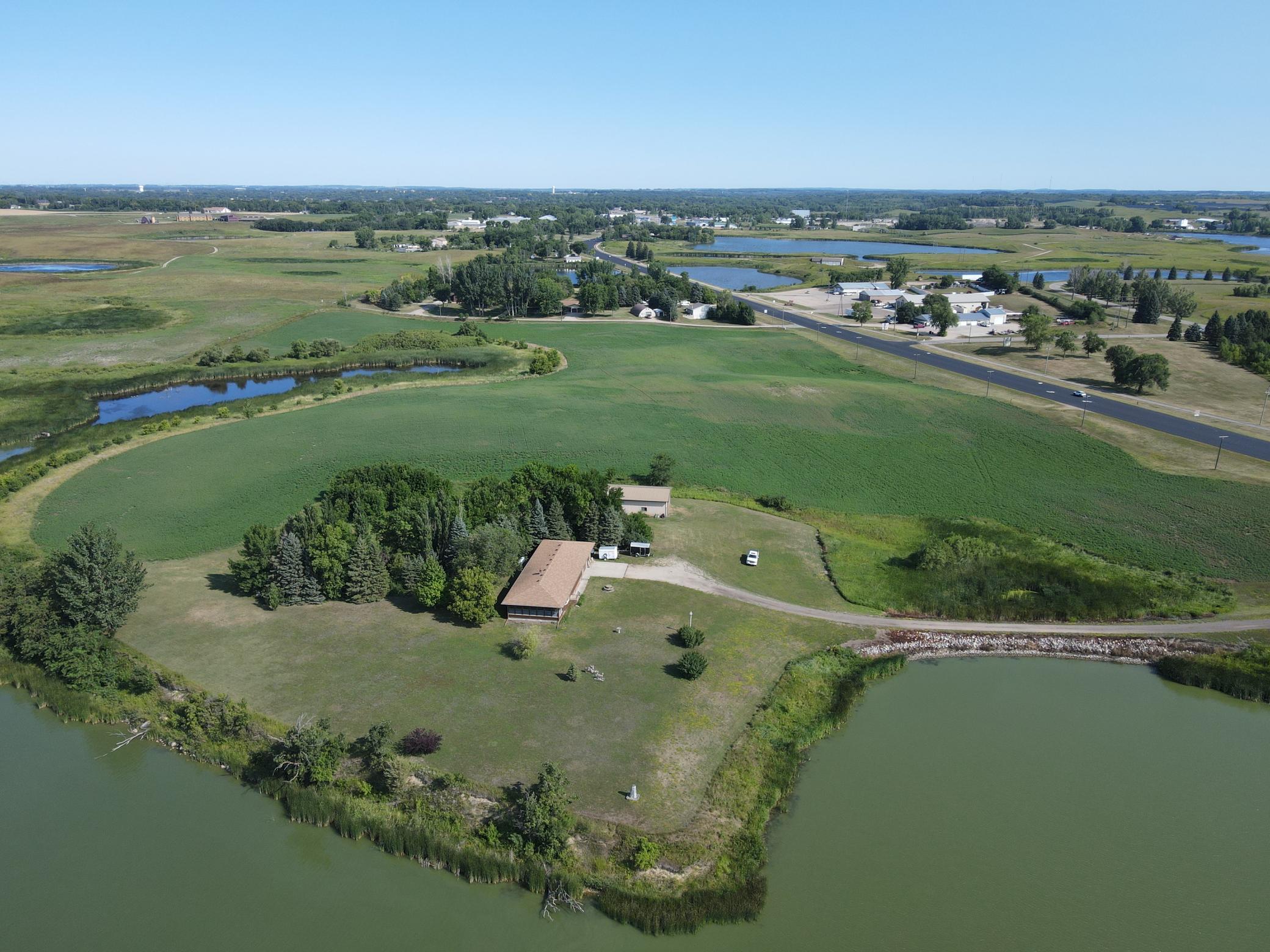1986 single family home for sale at 2814 Pebble Lake Road in Fergus Falls, MN — 2 bed, 2 bath (photo 6 of 82)