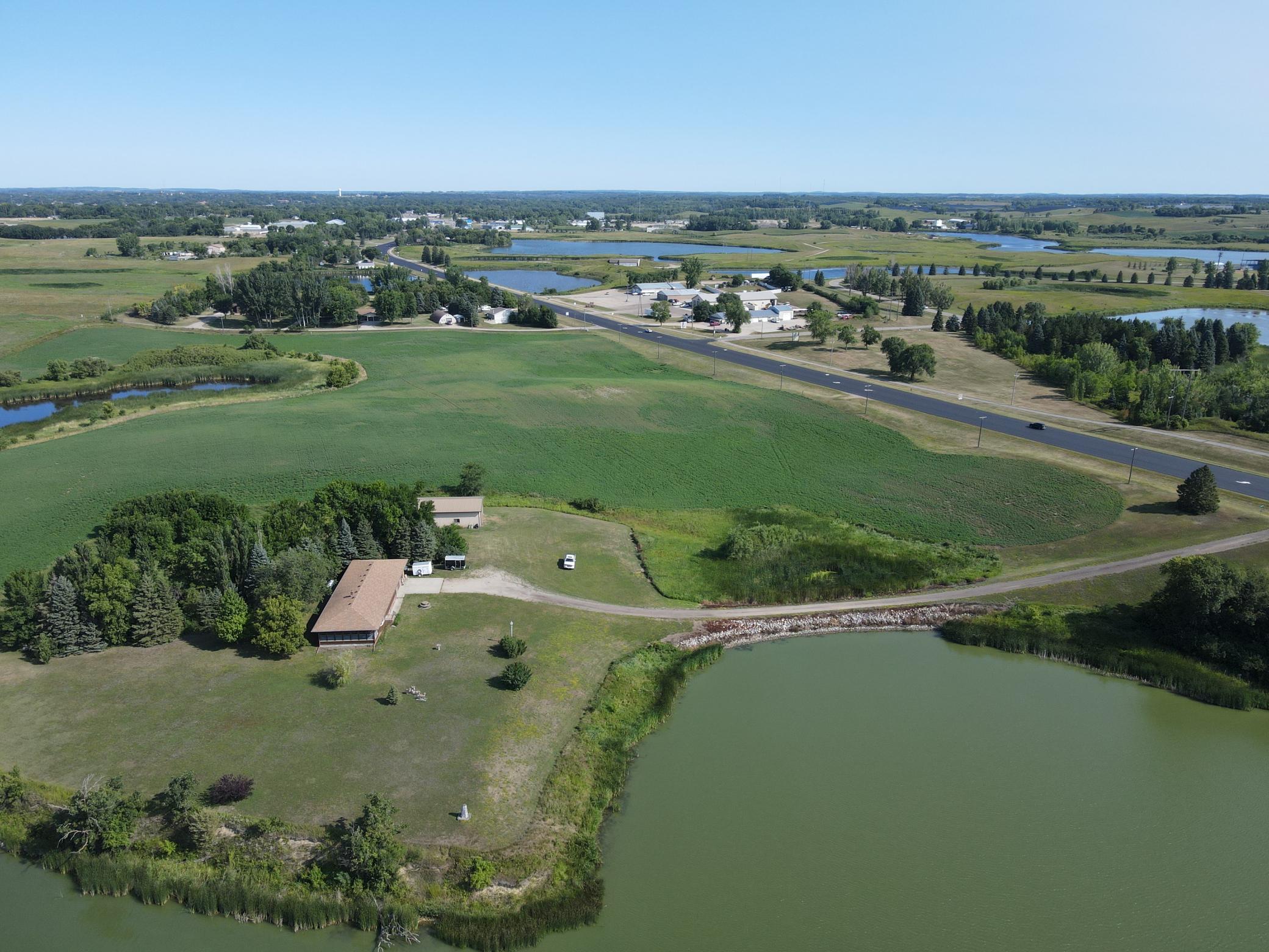 1986 single family home for sale at 2814 Pebble Lake Road in Fergus Falls, MN — 2 bed, 2 bath (photo 7 of 82)