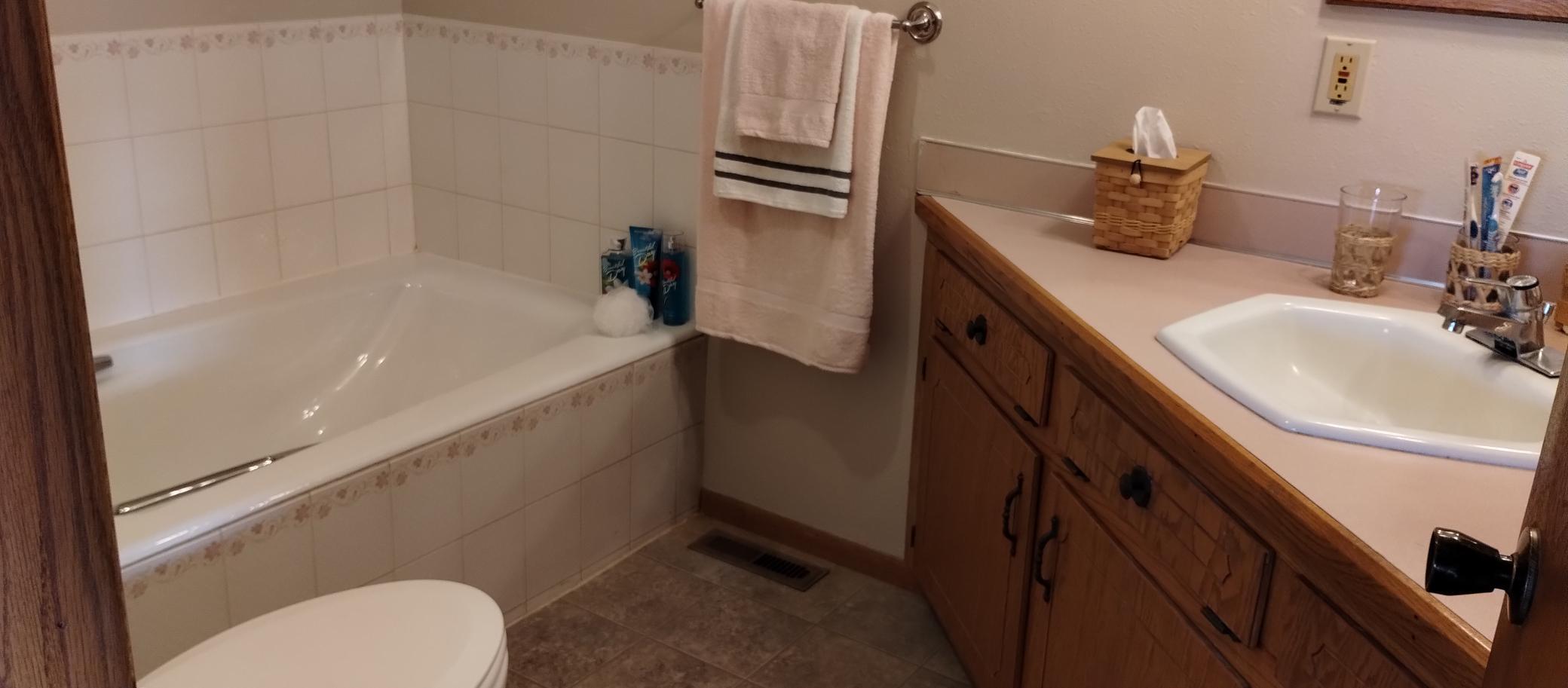 1986 single family home for sale at 2814 Pebble Lake Road in Fergus Falls, MN — 2 bed, 2 bath (photo 64 of 82)