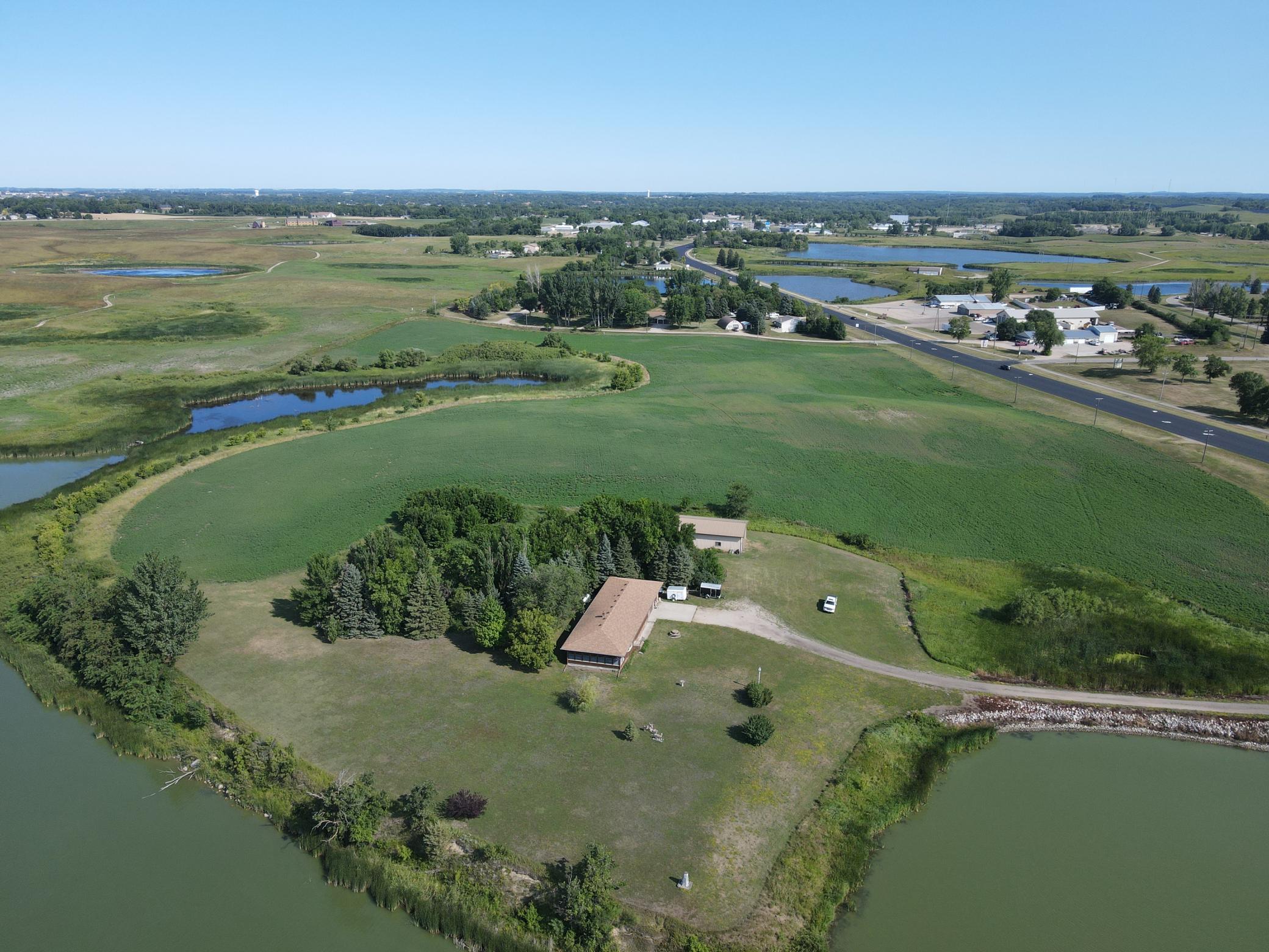 1986 single family home for sale at 2814 Pebble Lake Road in Fergus Falls, MN — 2 bed, 2 bath (photo 8 of 82)