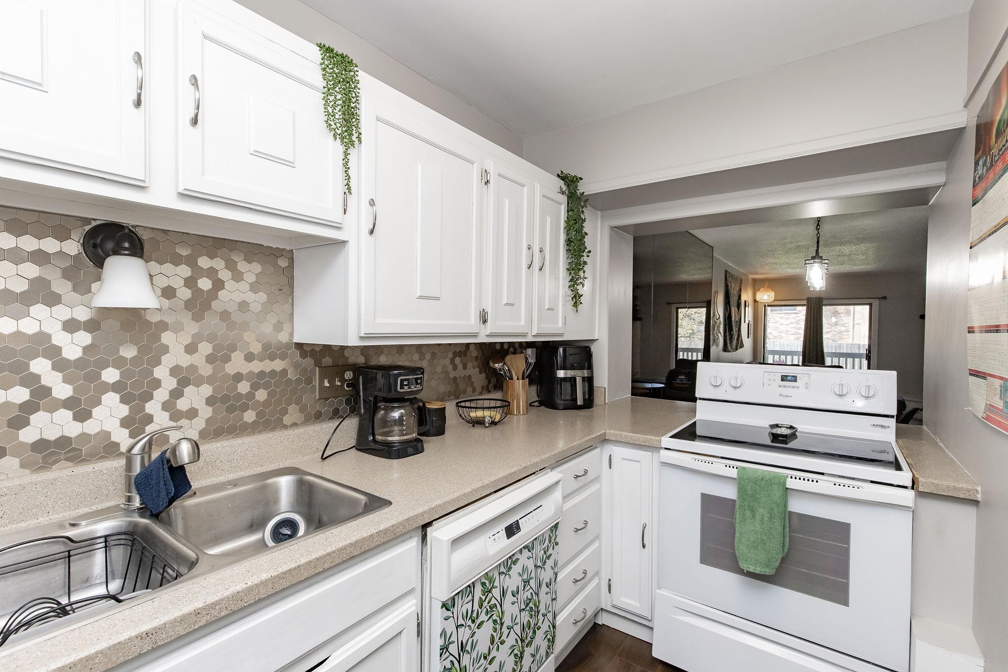 1721 42nd Street S, Fargo ND 58103 - Photo 14 of 47