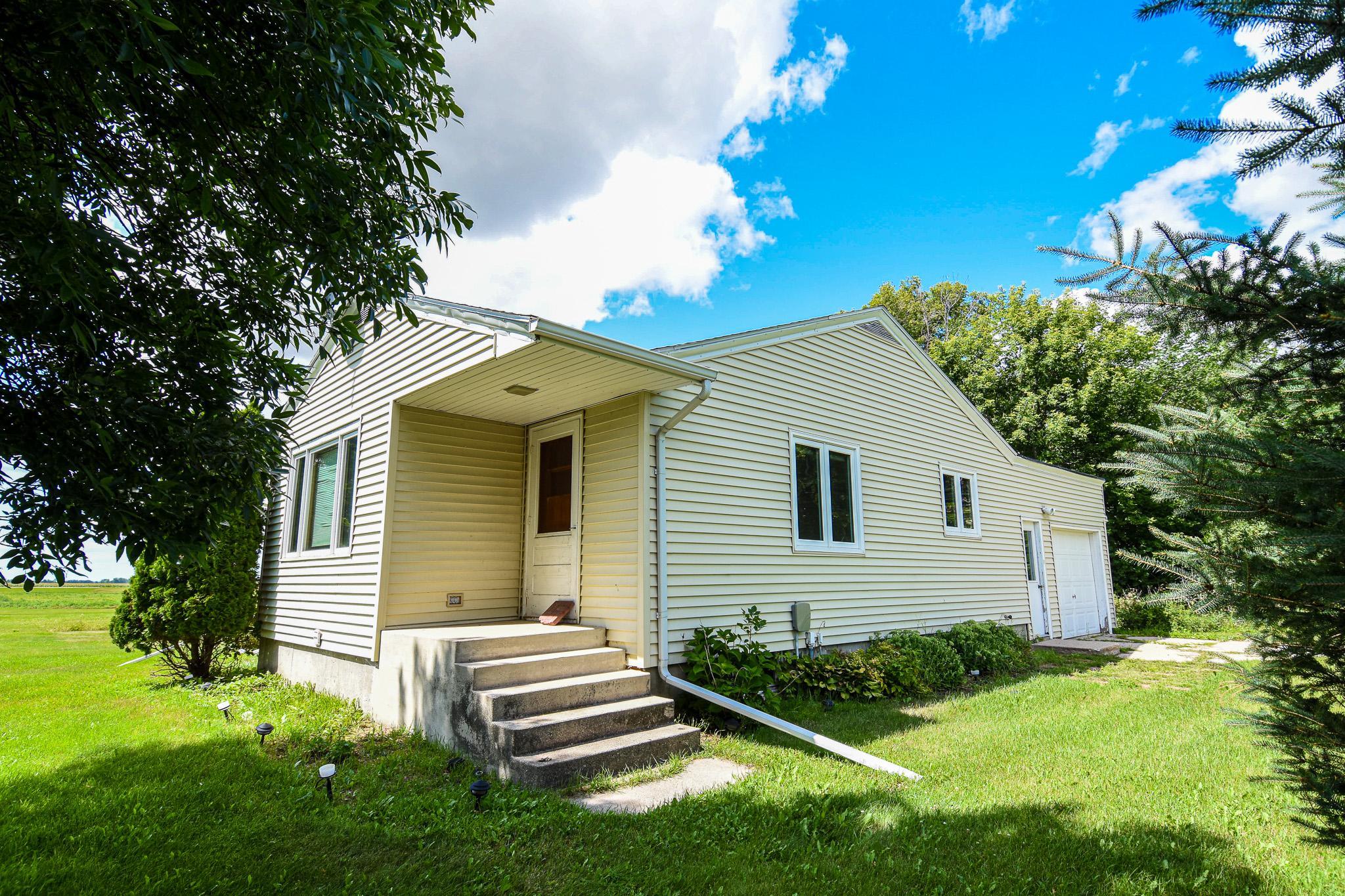 1960 single family home for sale at 27774 330th Avenue NW in Warren, MN — 3 bed, 1 bath (photo 3 of 33)