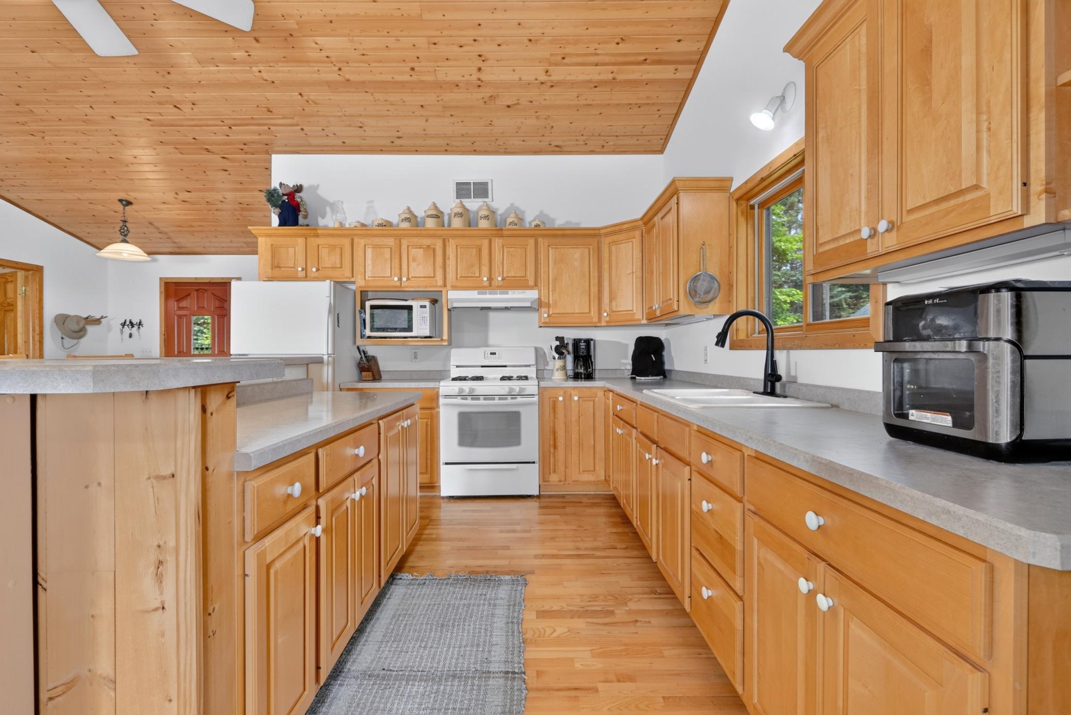 1996 single family home for sale at 39343 Cedar Heights Road in Bigfork, MN — 3 bed, 2 bath (photo 33 of 76)