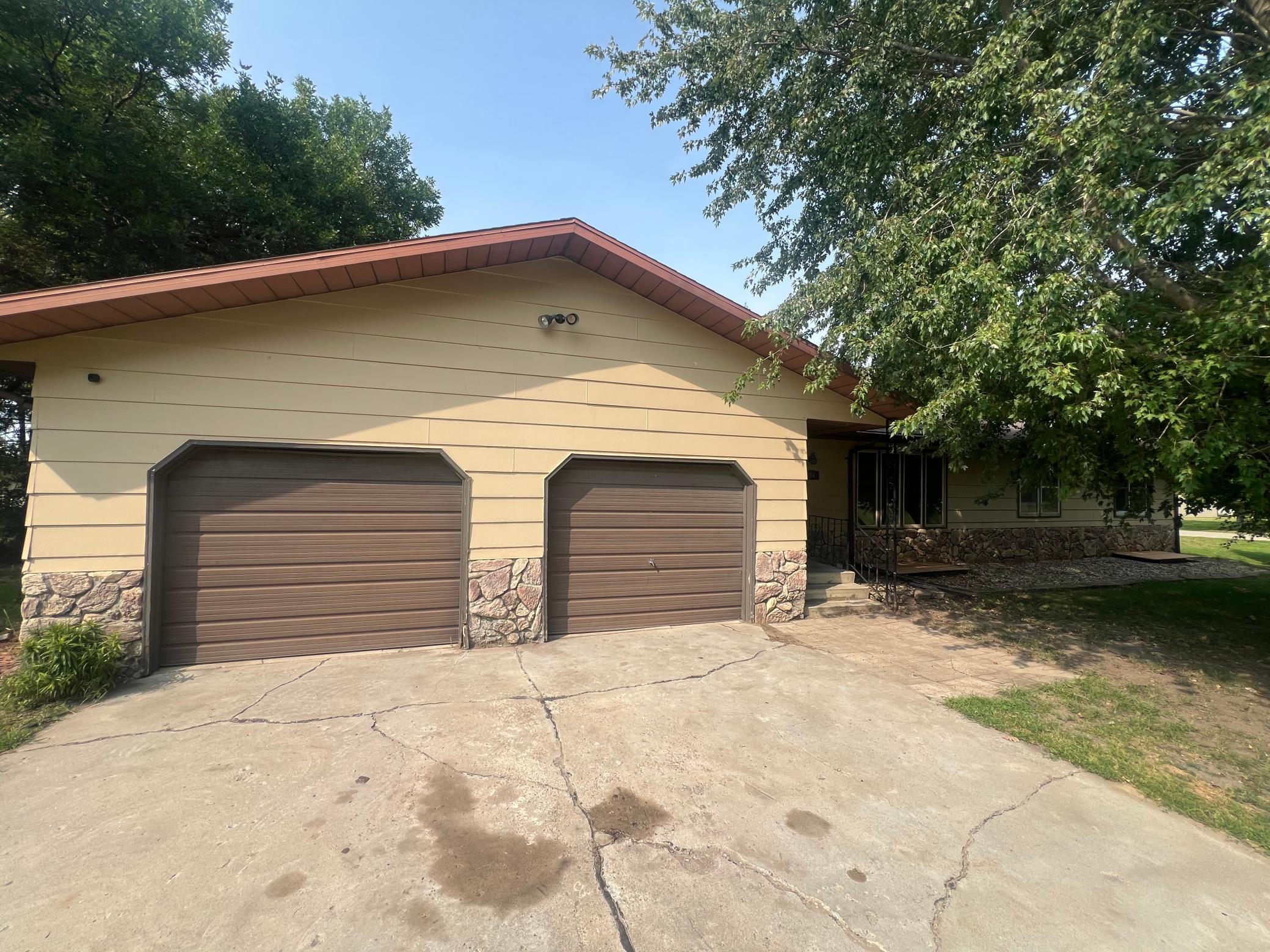 1981 single family home for sale at 304 5th Street in Bluffton, MN — 5 bed, 2 bath