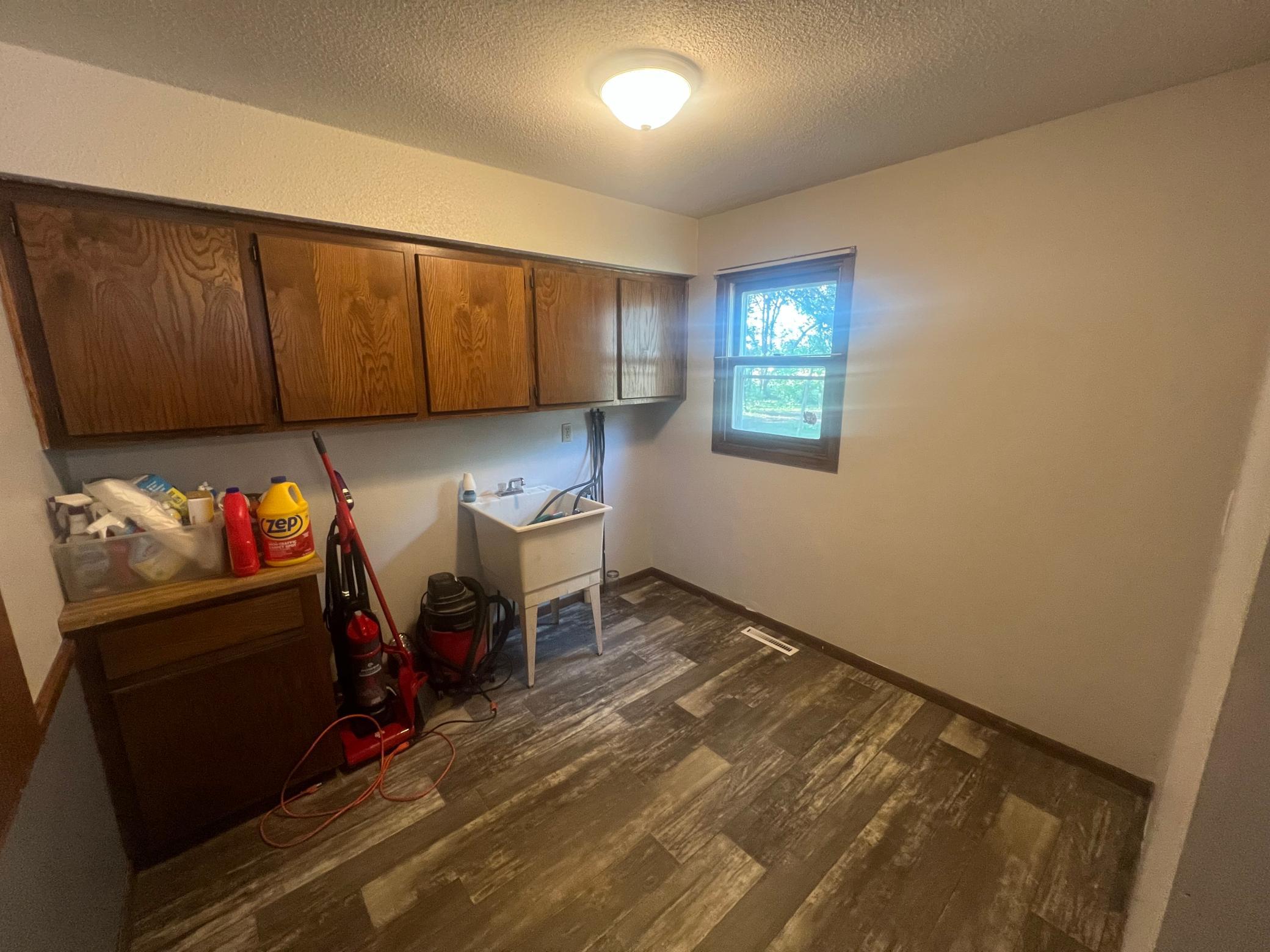 1981 single family home for sale at 304 5th Street in Bluffton, MN — 5 bed, 2 bath (photo 12 of 17)