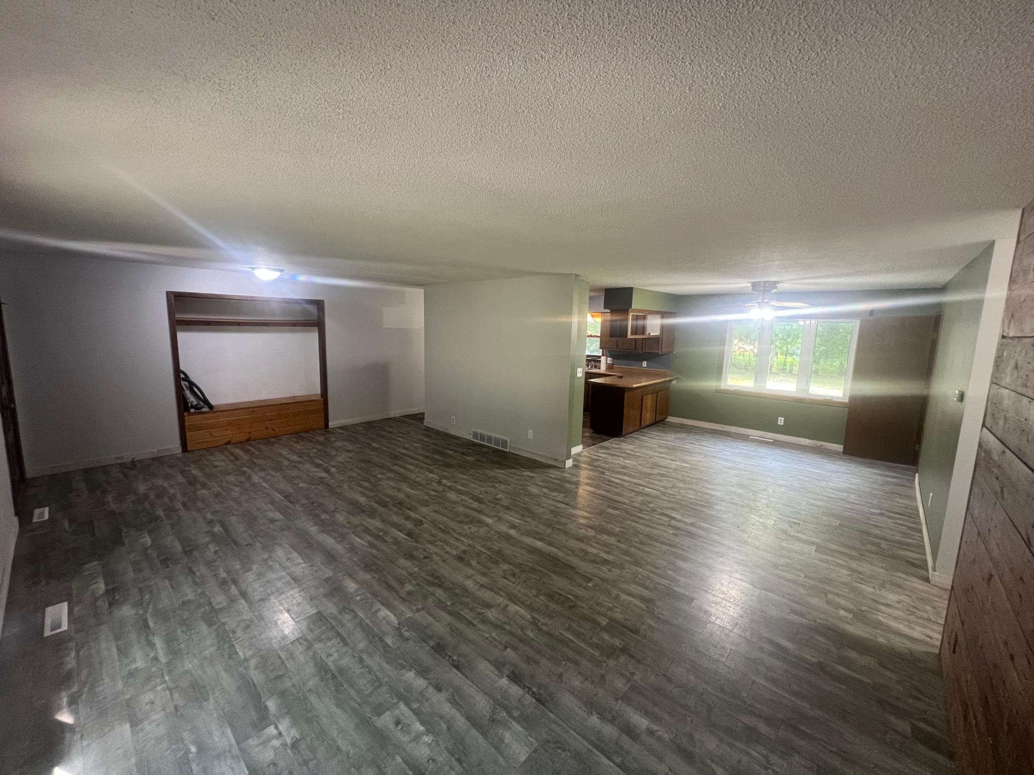 1981 single family home for sale at 304 5th Street in Bluffton, MN — 5 bed, 2 bath (photo 6 of 17)