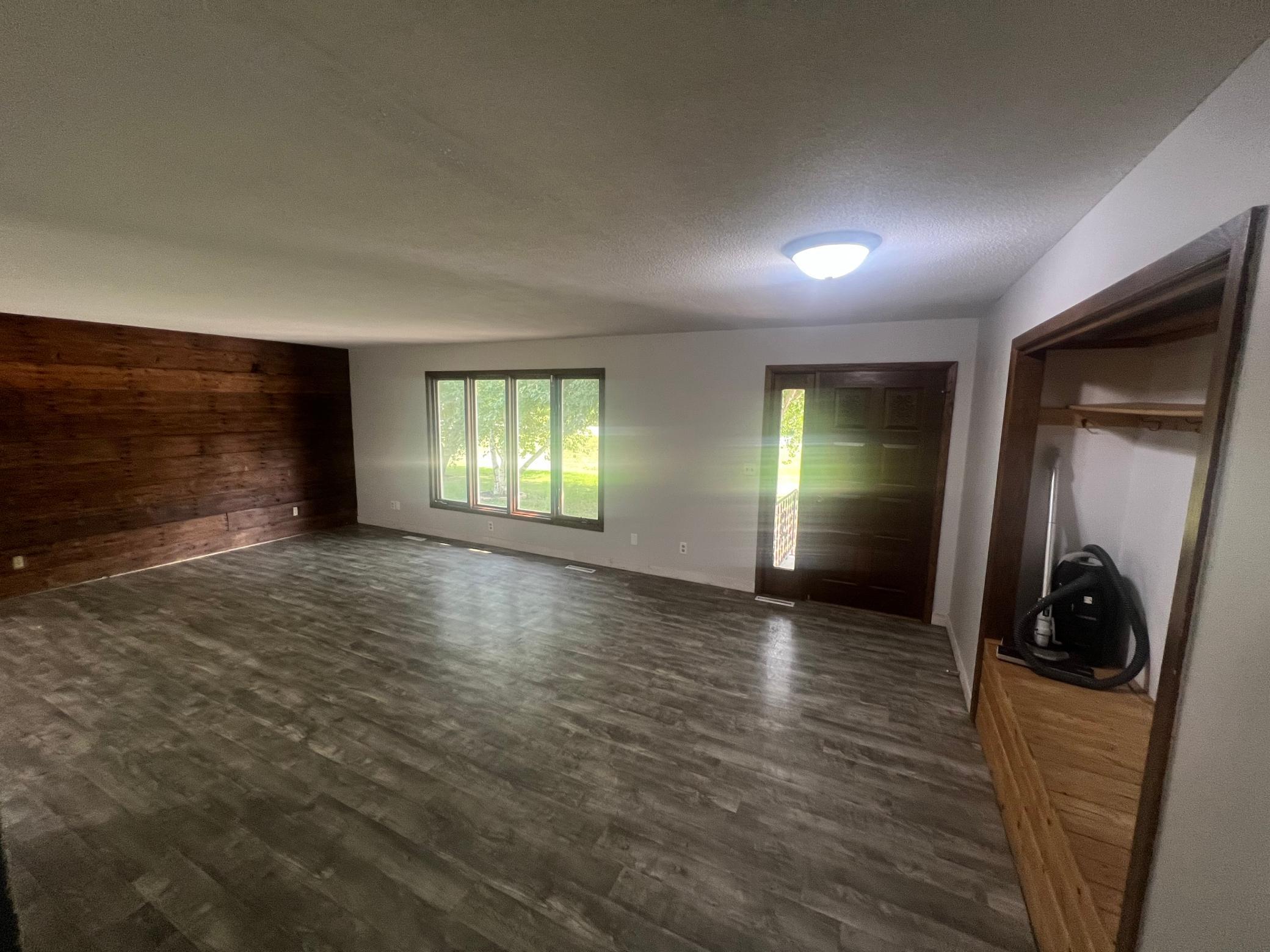 1981 single family home for sale at 304 5th Street in Bluffton, MN — 5 bed, 2 bath (photo 7 of 17)