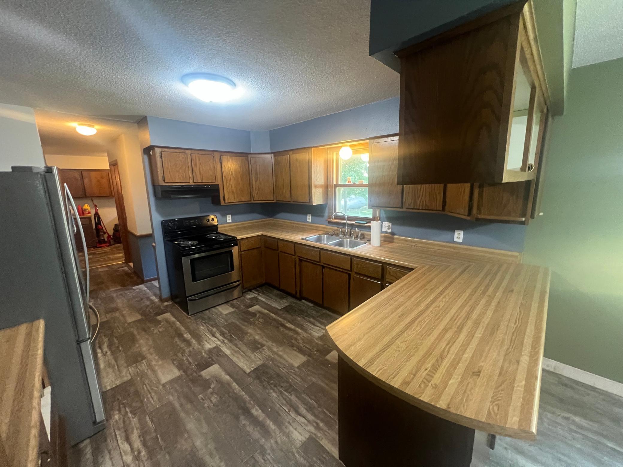 1981 single family home for sale at 304 5th Street in Bluffton, MN — 5 bed, 2 bath (photo 9 of 17)