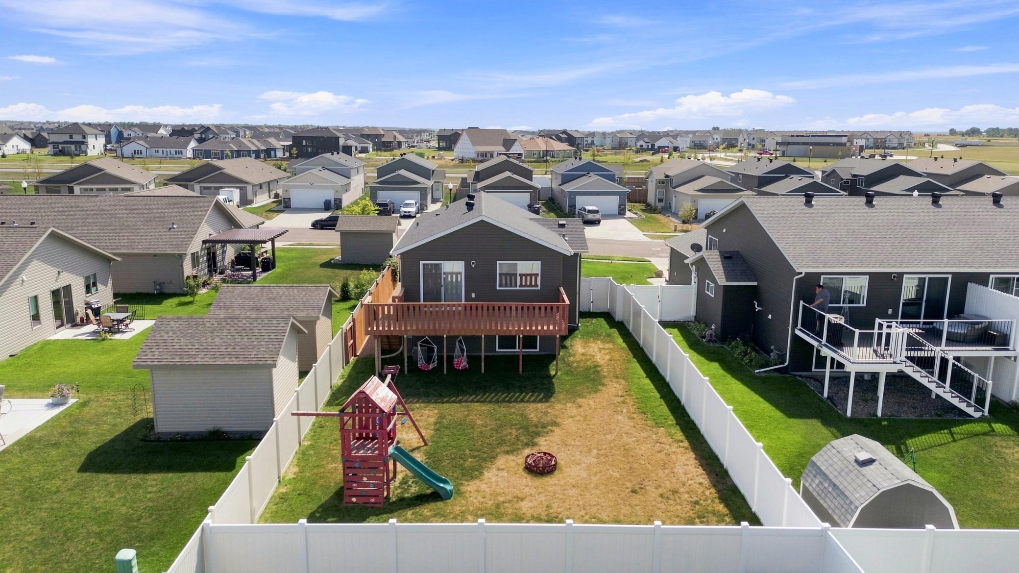 2020 single family home for sale at 3316 MAPLE LEAF Loop S in Fargo, ND — 3 bed, 2 bath (photo 30 of 34)