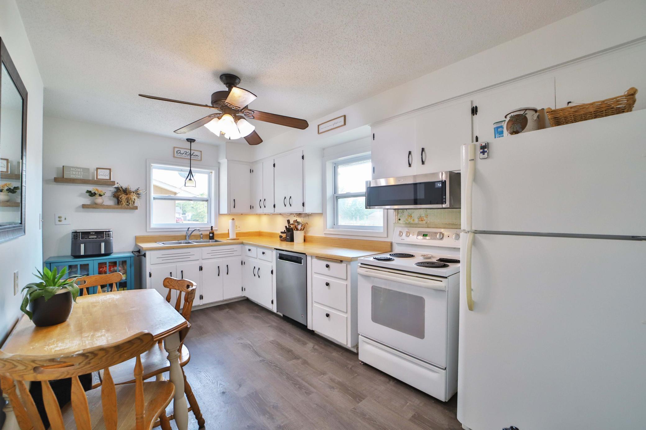 1960 single family home for sale at 1015 13th Avenue NE in Brainerd, MN — 5 bed, 1 bath (photo 3 of 44)