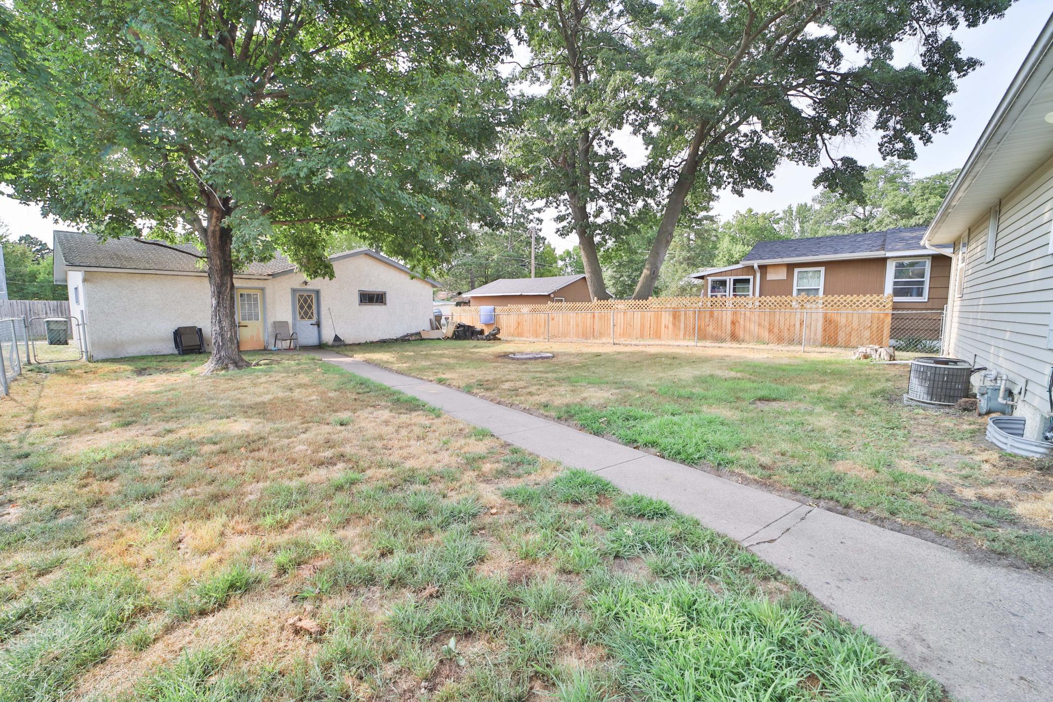 1960 single family home for sale at 1015 13th Avenue NE in Brainerd, MN — 5 bed, 1 bath (photo 38 of 44)