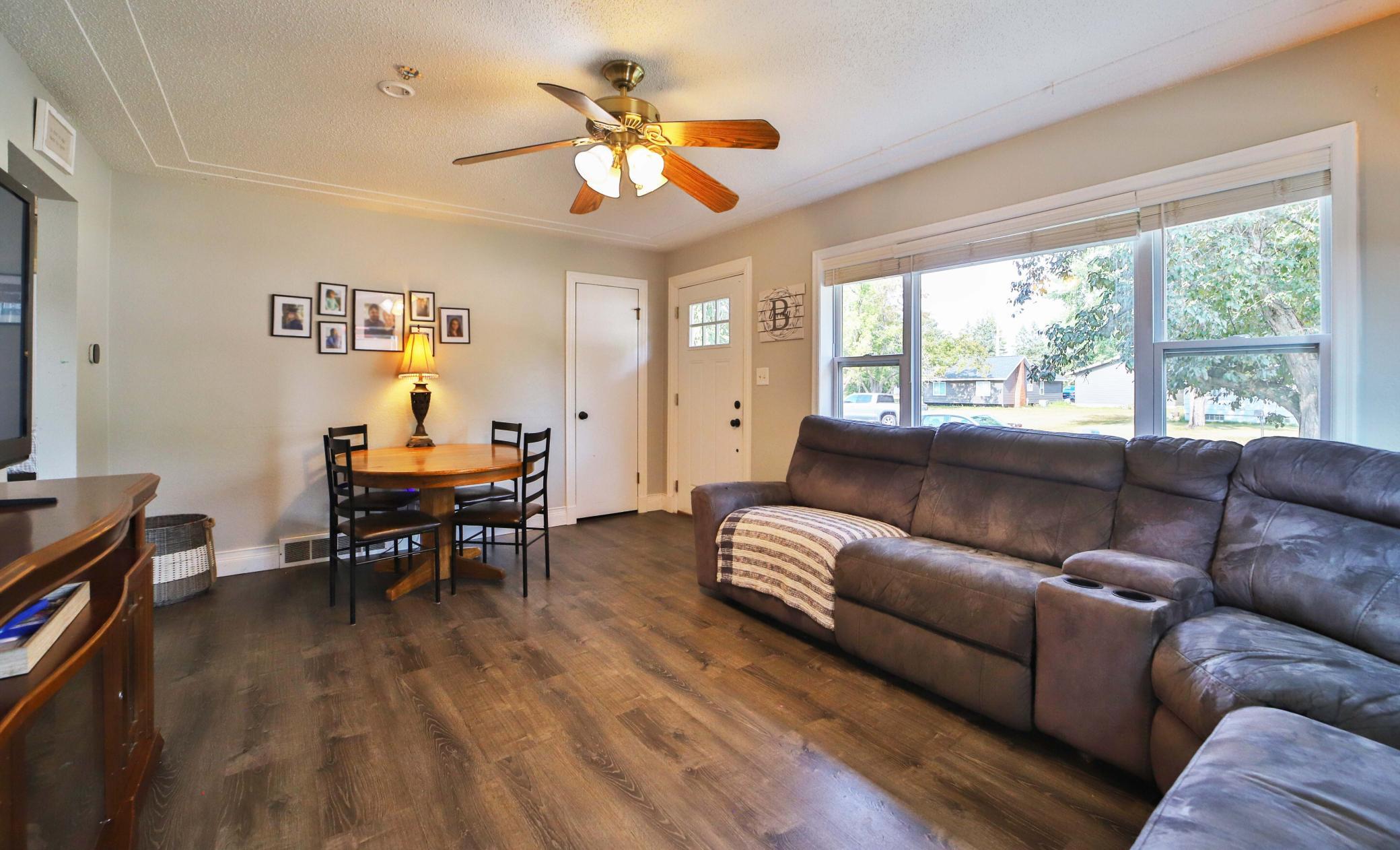 1960 single family home for sale at 1015 13th Avenue NE in Brainerd, MN — 5 bed, 1 bath (photo 6 of 44)