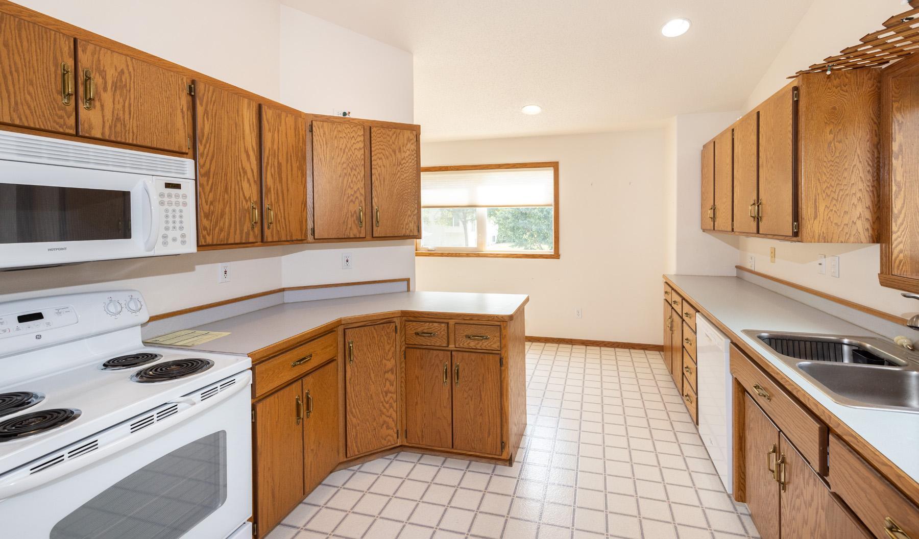 3609 Westmoor Boulevard, Moorhead MN 56560 - Photo 11 of 49