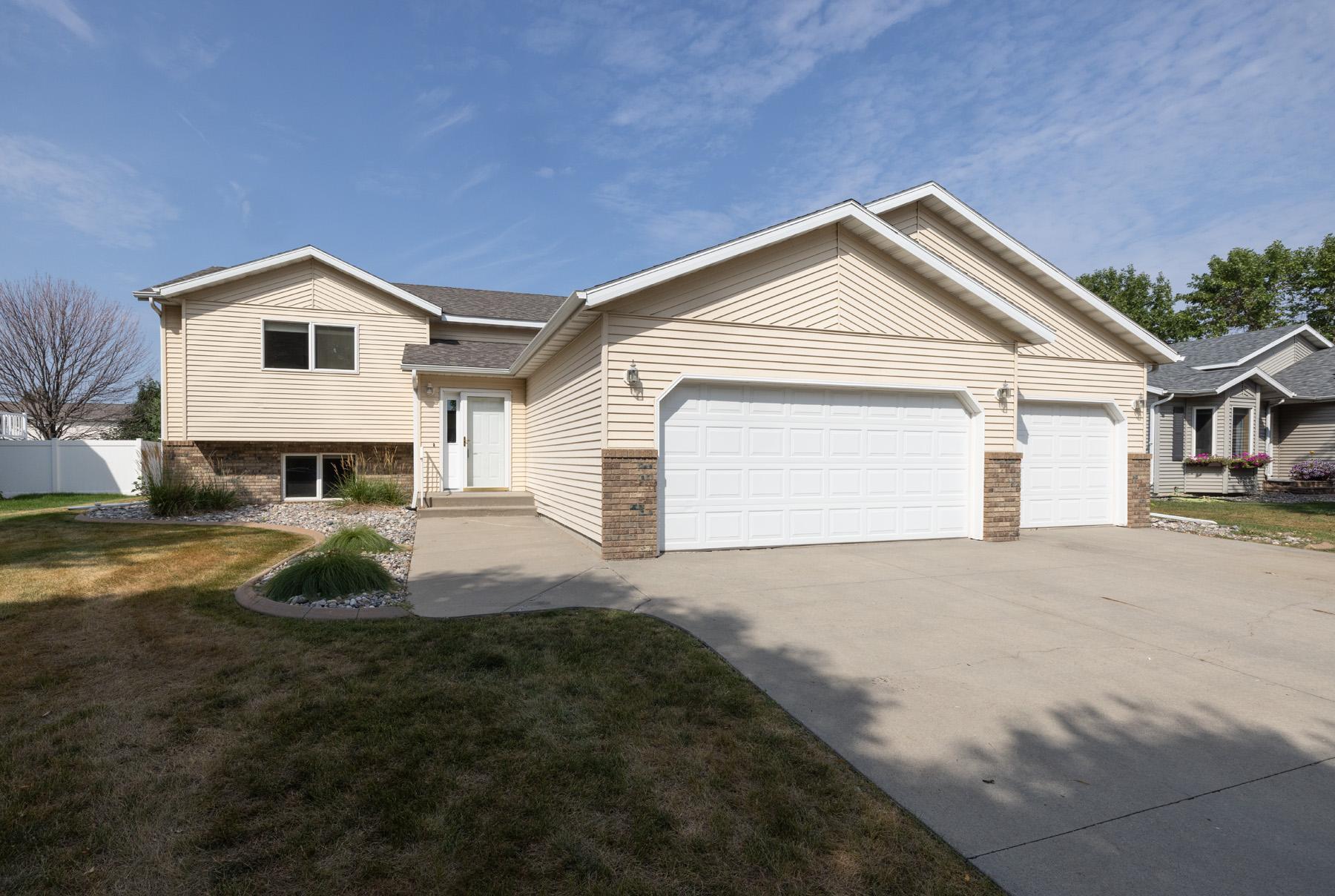 3609 Westmoor Boulevard, Moorhead MN 56560 - Photo 3 of 49