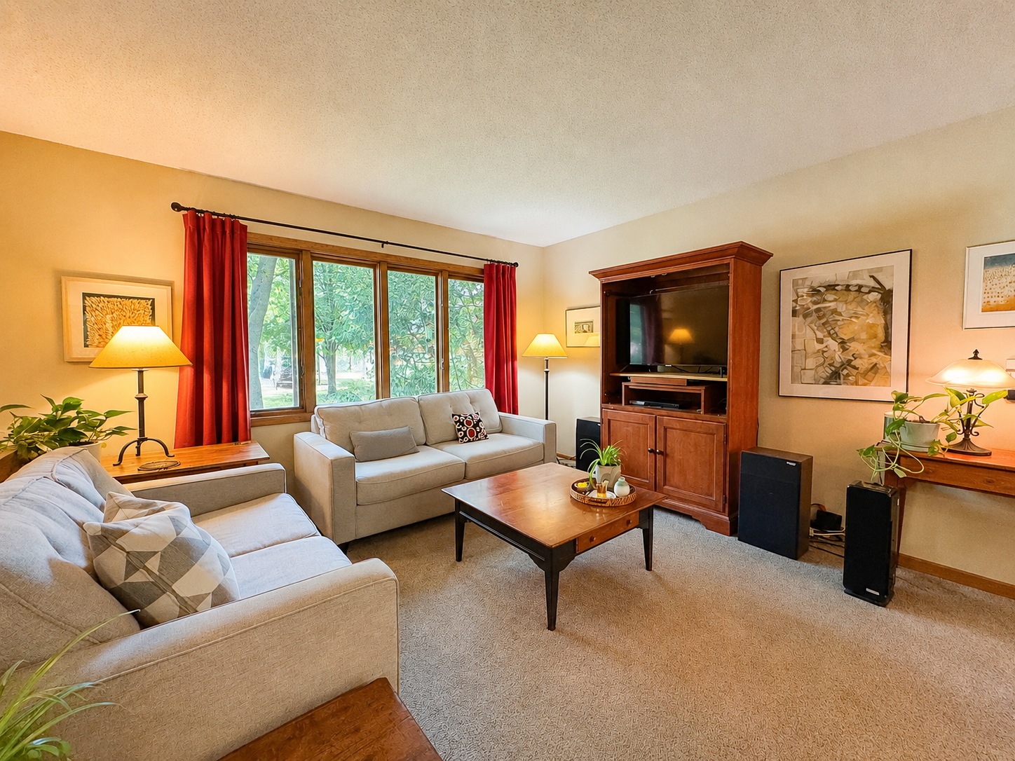 1983 single family home for sale at 210 W Everett Avenue in Fergus Falls, MN — 4 bed, 2 bath (photo 3 of 40)