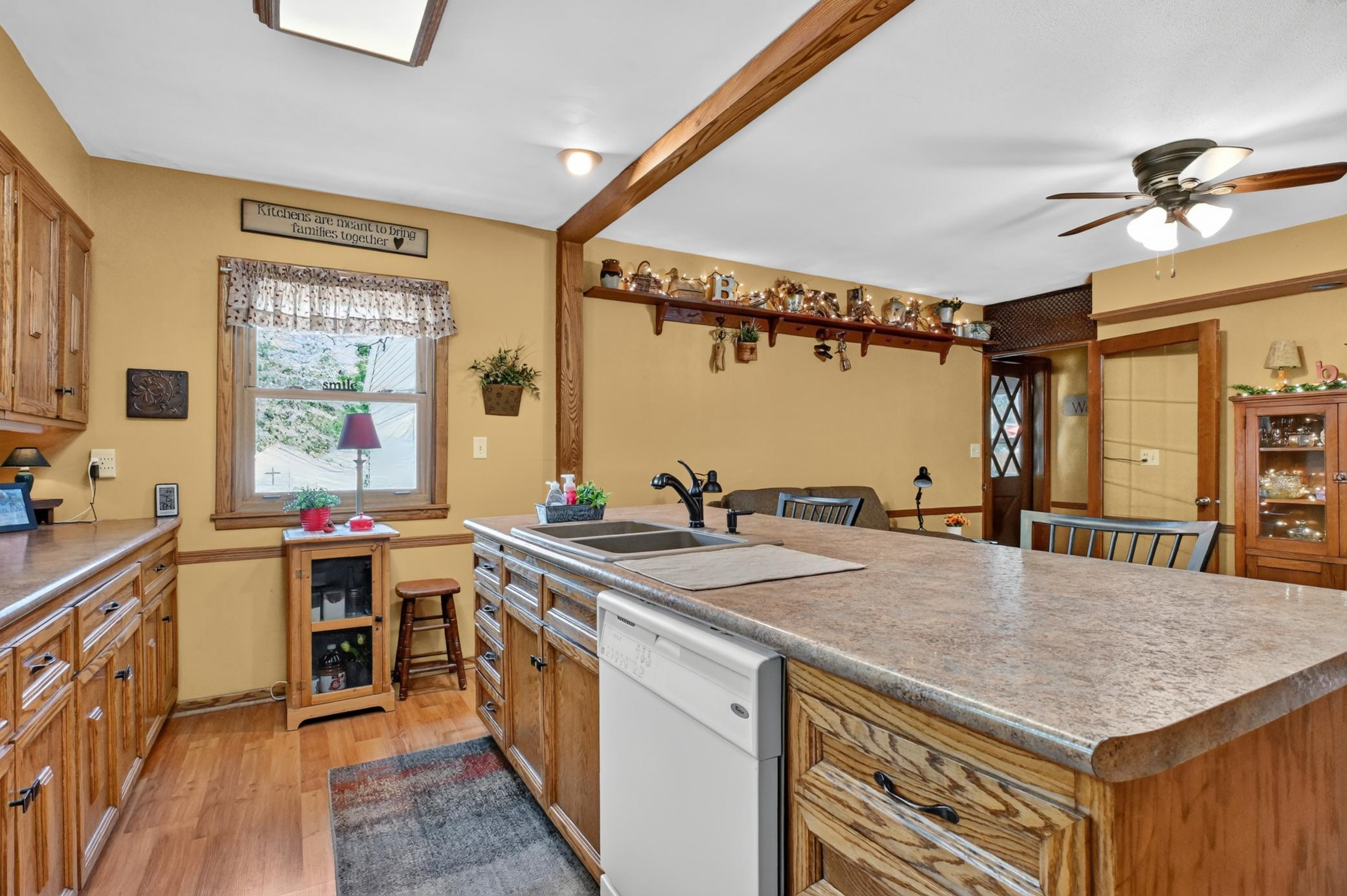 1950 single family home for sale at 1401 Bryant Street in Alexandria, MN — 3 bed, 2 bath (photo 13 of 46)